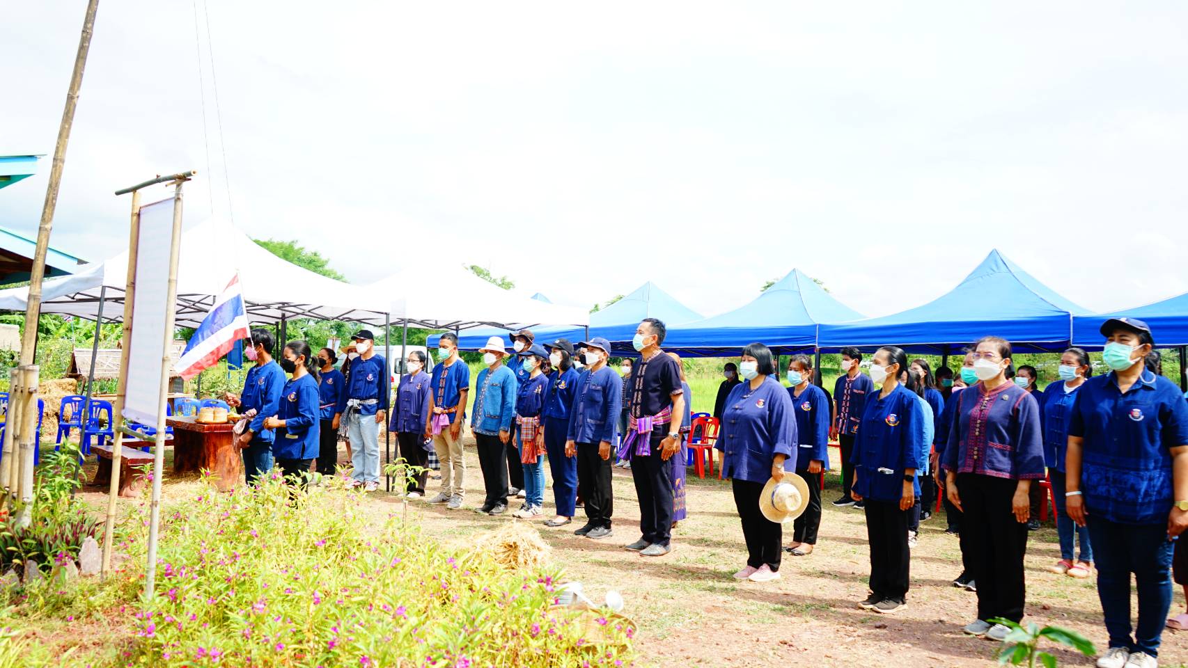 นายนิวัติ น้อยผาง รองอธิบดีกรมการพัฒนาชุมชน ลงพื้นที่อำเภอเกษตรสมบูรณ์ จังหวัดชัยภูมิ เยี่ยมพื้นที่แปลงครัวเรือนต้นแบบ โคก หนอง นา พช.