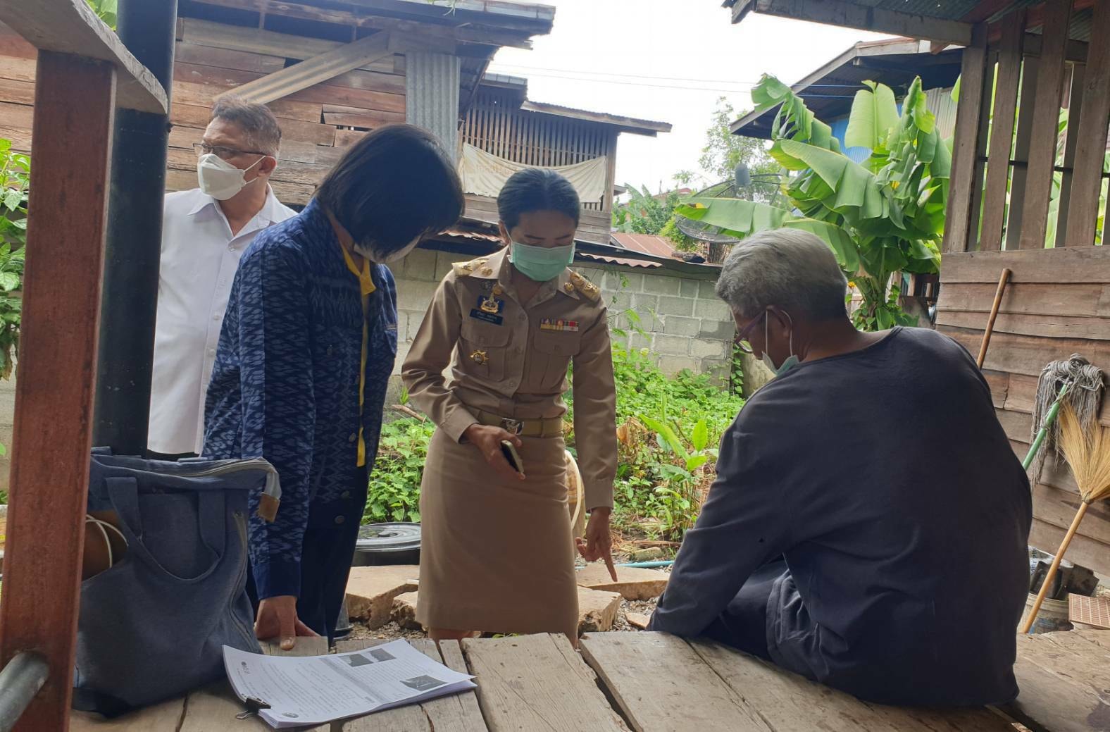 จังหวัดชัยภูมิ #ผู้ตรวจราชการกรมการพัฒนาชุมชน เขตตรวจราชการที่ 13 (นางสงวน มะเสนา) ลงพื้นที่ร่วมติดตามการดำเนินงานการขจัดความยากจนและพัฒนาคนทุกช่วงวัยฯ “1 อำเภอ 1 Case study ” อำเภอแก้งคร้อ