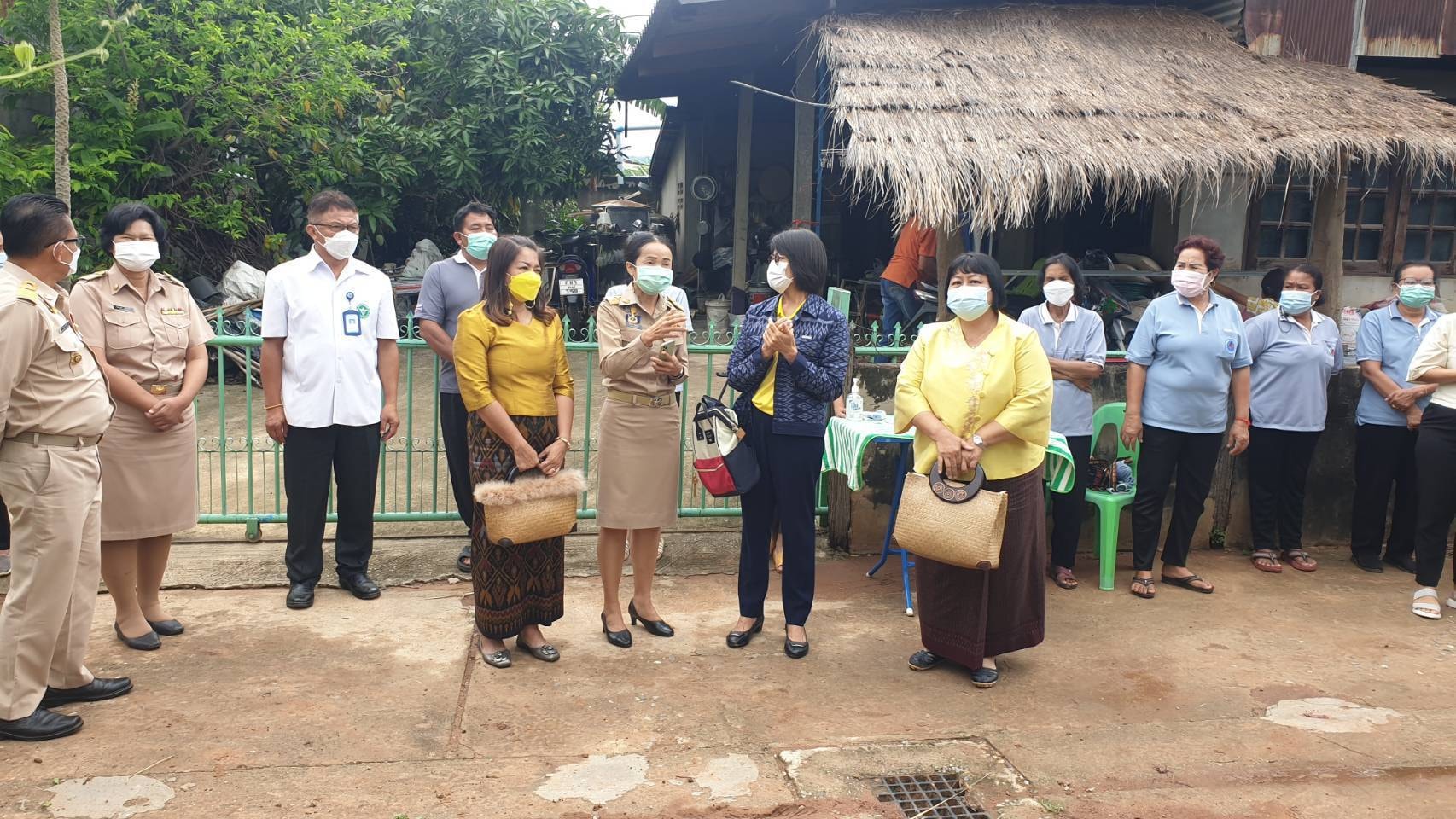 จังหวัดชัยภูมิ #ผู้ตรวจราชการกรมการพัฒนาชุมชน เขตตรวจราชการที่ 13 (นางสงวน มะเสนา) ลงพื้นที่ร่วมติดตามการดำเนินงานการขจัดความยากจนและพัฒนาคนทุกช่วงวัยฯ “1 อำเภอ 1 Case study ” อำเภอแก้งคร้อ