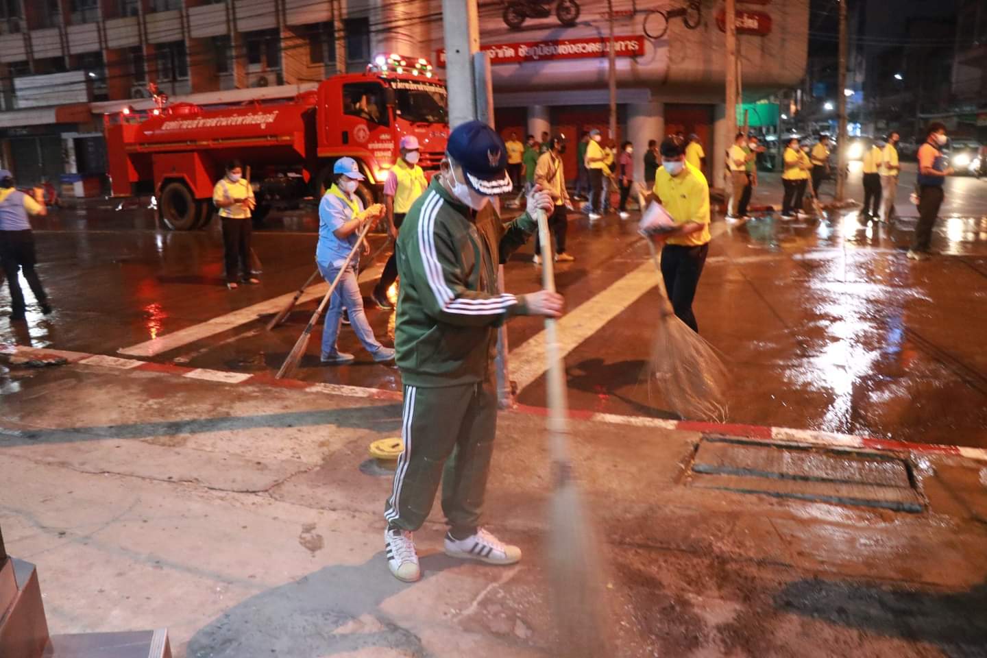 #พช_ชัยภูมิ ร่วมจัดเก็บขยะมูลฝอยและสิ่งปฏิกูลเพื่อป้องกันและแก้ไขปัญหาน้ำท่วมขังในเขตเทศบาลเมืองชัยภูมิ