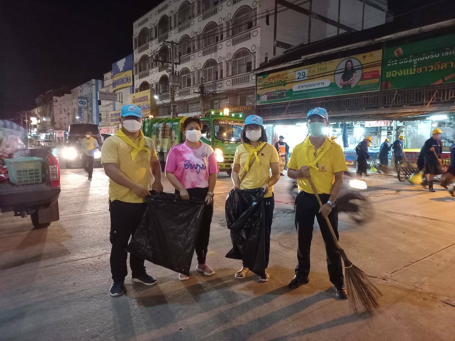 #พช_ชัยภูมิ ร่วมจัดเก็บขยะมูลฝอยและสิ่งปฏิกูลเพื่อป้องกันและแก้ไขปัญหาน้ำท่วมขังในเขตเทศบาลเมืองชัยภูมิ