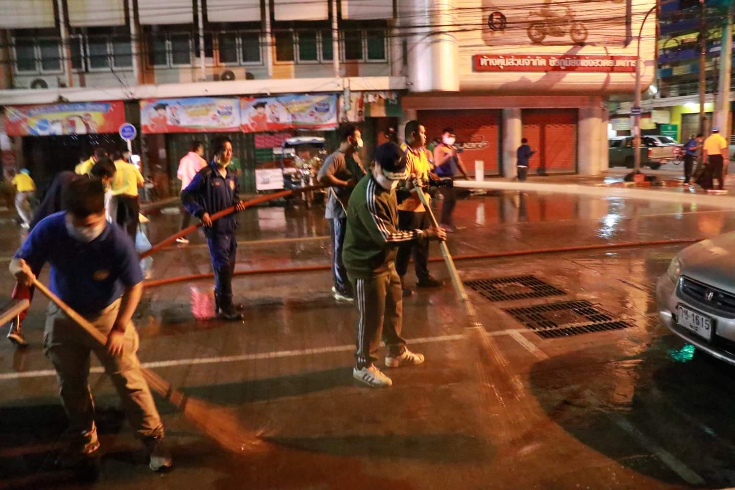 #พช_ชัยภูมิ ร่วมจัดเก็บขยะมูลฝอยและสิ่งปฏิกูลเพื่อป้องกันและแก้ไขปัญหาน้ำท่วมขังในเขตเทศบาลเมืองชัยภูมิ