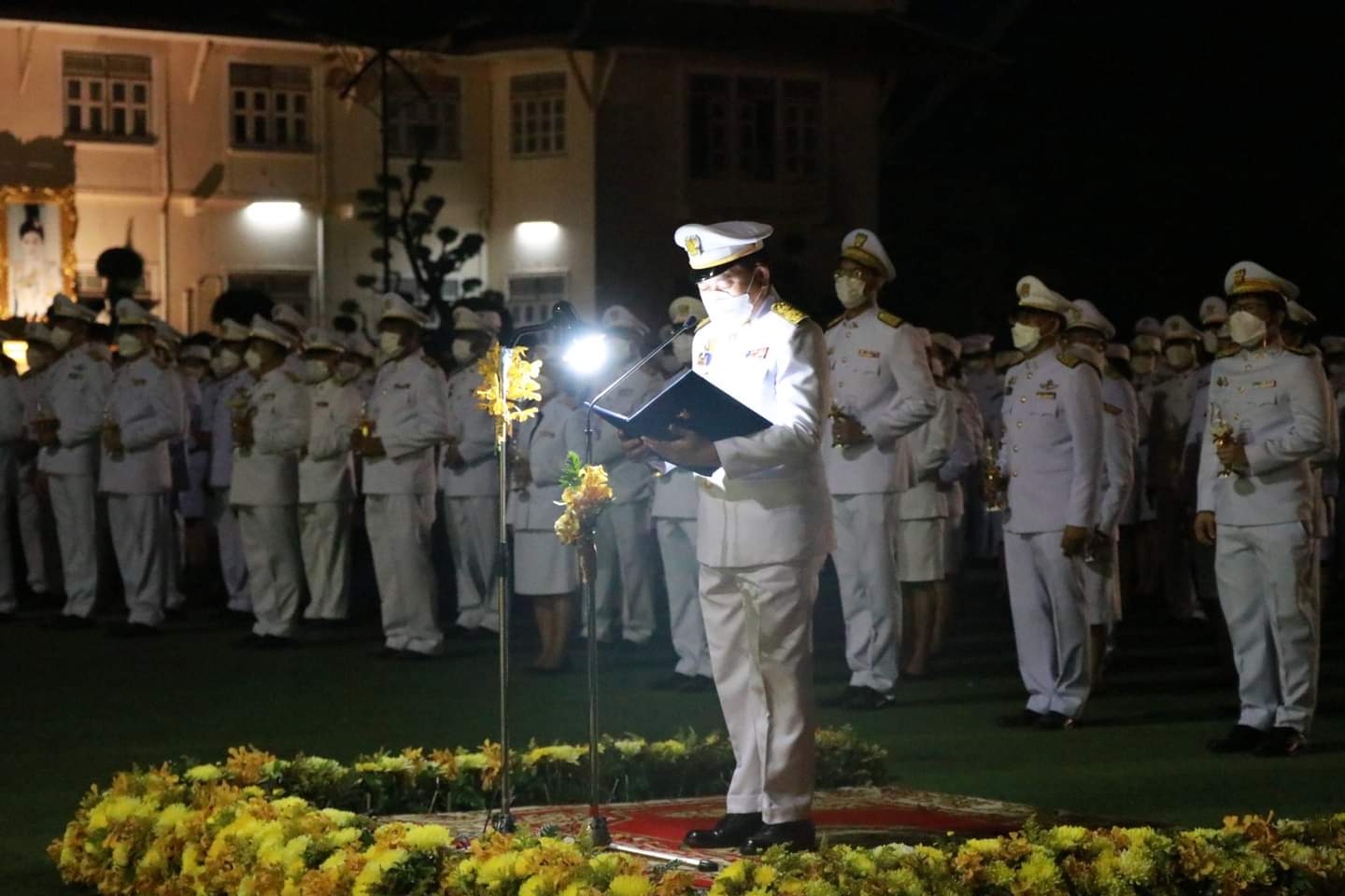 #พช_ชัยภูมิ ร่วมการประกอบพิธีถวายเครื่องราชสักการะและวางพานพุ่ม และพิธีจุดเทียนถวายพระพรชัยมงคล เฉลิมพระเกียรติพระบาทสมเด็จพระเจ้าอยู่หัว เนื่องในโอกาสวันเฉลิมพระชนมพรรษา วันที่ 28 กรกฎาคม 2565