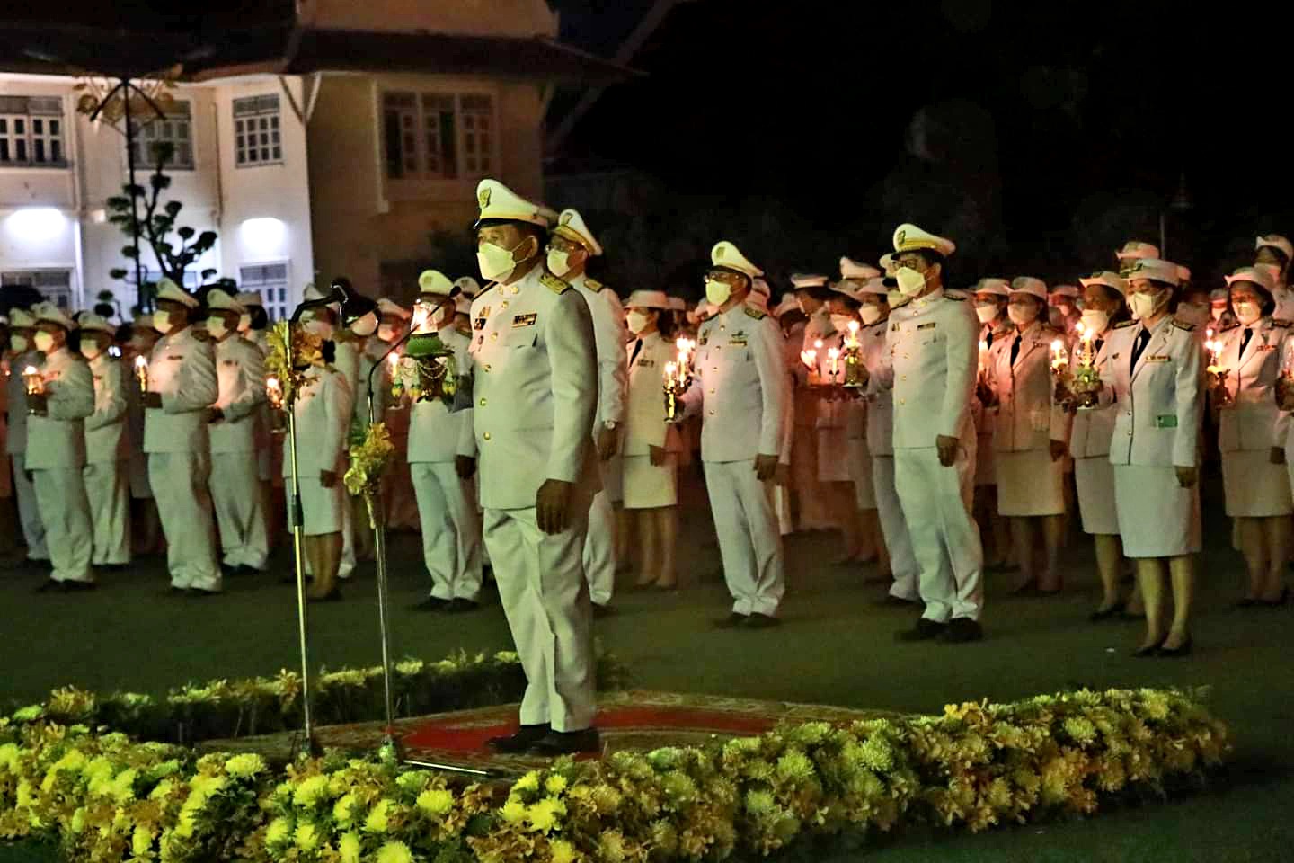#พช_ชัยภูมิ ร่วมการประกอบพิธีถวายเครื่องราชสักการะและวางพานพุ่ม และพิธีจุดเทียนถวายพระพรชัยมงคล เฉลิมพระเกียรติพระบาทสมเด็จพระเจ้าอยู่หัว เนื่องในโอกาสวันเฉลิมพระชนมพรรษา วันที่ 28 กรกฎาคม 2565