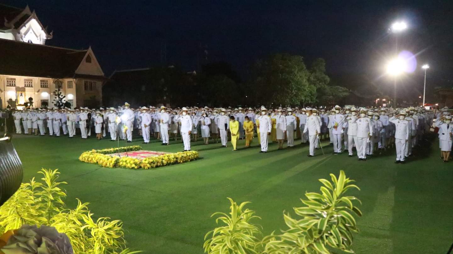 #พช_ชัยภูมิ ร่วมการประกอบพิธีถวายเครื่องราชสักการะและวางพานพุ่ม และพิธีจุดเทียนถวายพระพรชัยมงคล เฉลิมพระเกียรติพระบาทสมเด็จพระเจ้าอยู่หัว เนื่องในโอกาสวันเฉลิมพระชนมพรรษา วันที่ 28 กรกฎาคม 2565