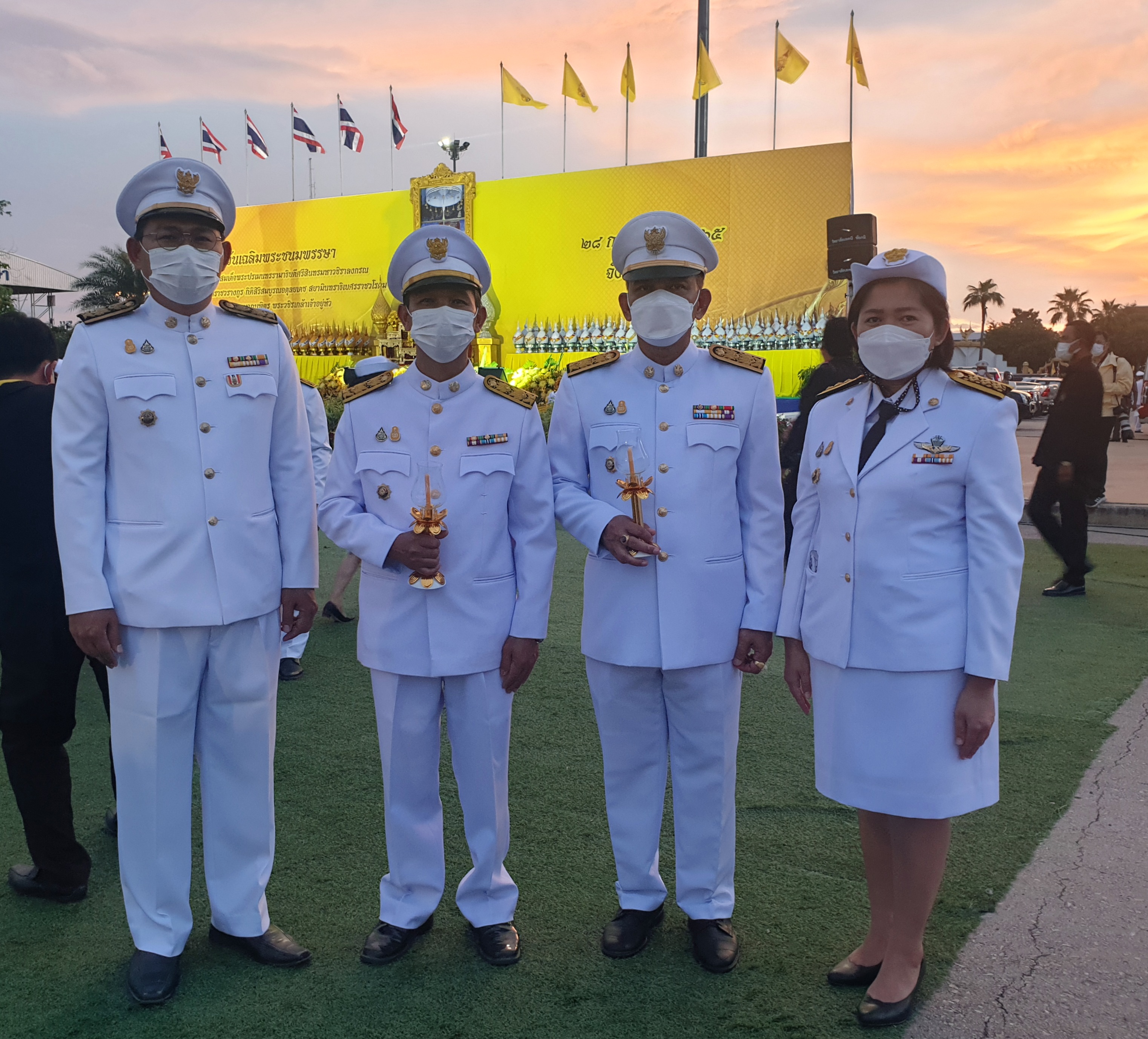 #พช_ชัยภูมิ ร่วมการประกอบพิธีถวายเครื่องราชสักการะและวางพานพุ่ม และพิธีจุดเทียนถวายพระพรชัยมงคล เฉลิมพระเกียรติพระบาทสมเด็จพระเจ้าอยู่หัว เนื่องในโอกาสวันเฉลิมพระชนมพรรษา วันที่ 28 กรกฎาคม 2565