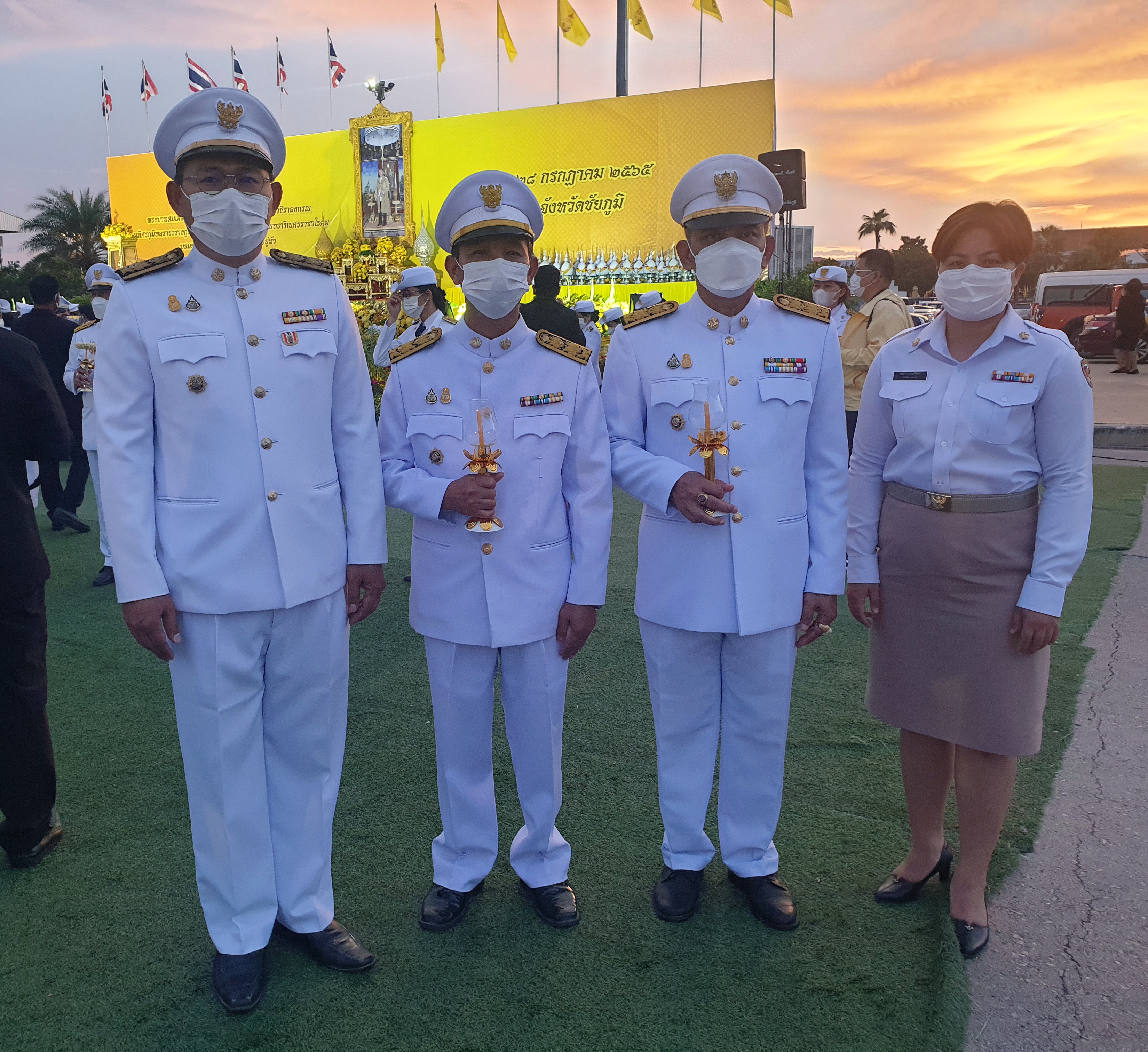 #พช_ชัยภูมิ ร่วมการประกอบพิธีถวายเครื่องราชสักการะและวางพานพุ่ม และพิธีจุดเทียนถวายพระพรชัยมงคล เฉลิมพระเกียรติพระบาทสมเด็จพระเจ้าอยู่หัว เนื่องในโอกาสวันเฉลิมพระชนมพรรษา วันที่ 28 กรกฎาคม 2565