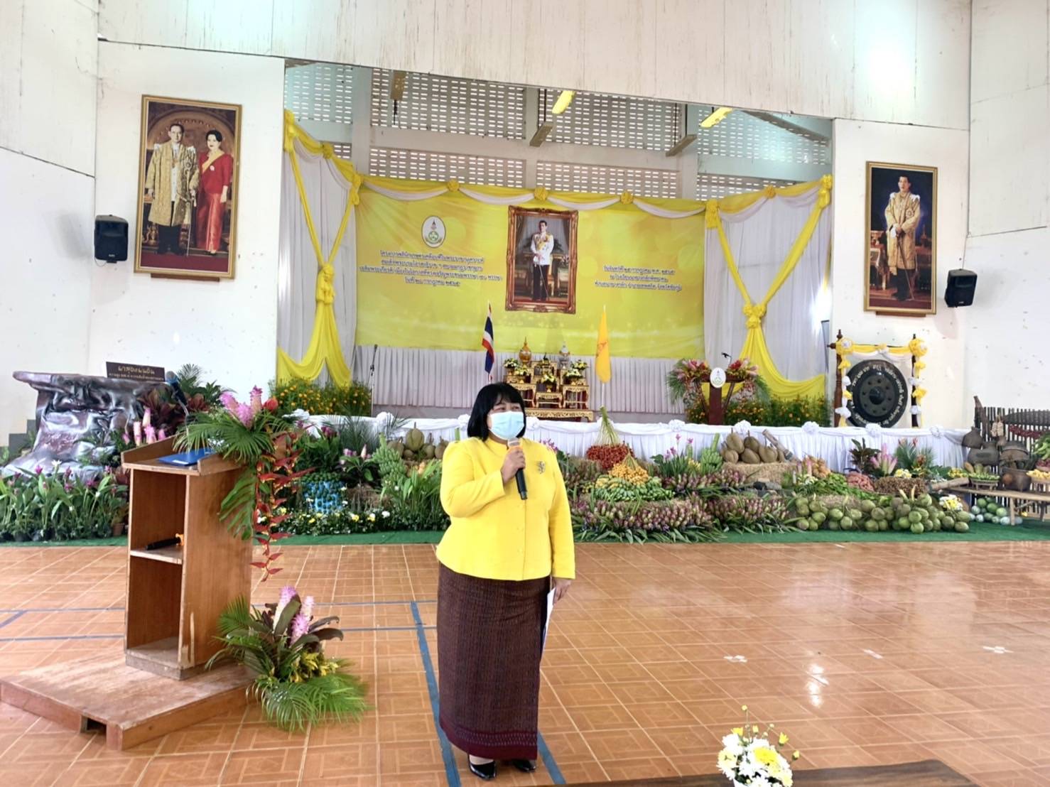 จังหวัดชัยภูมิ มอบทุนอุปการะเด็กตามโครงการกองทุนพัฒนาเด็กชนบทฯ จังหวัดชัยภูมิ จำนวน 214 ทุน ๆ ละ 1,200 บาท เป็นเงิน 256,800 บาท