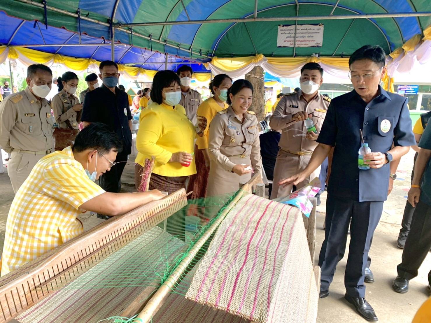 จังหวัดชัยภูมิ มอบทุนอุปการะเด็กตามโครงการกองทุนพัฒนาเด็กชนบทฯ จังหวัดชัยภูมิ จำนวน 214 ทุน ๆ ละ 1,200 บาท เป็นเงิน 256,800 บาท