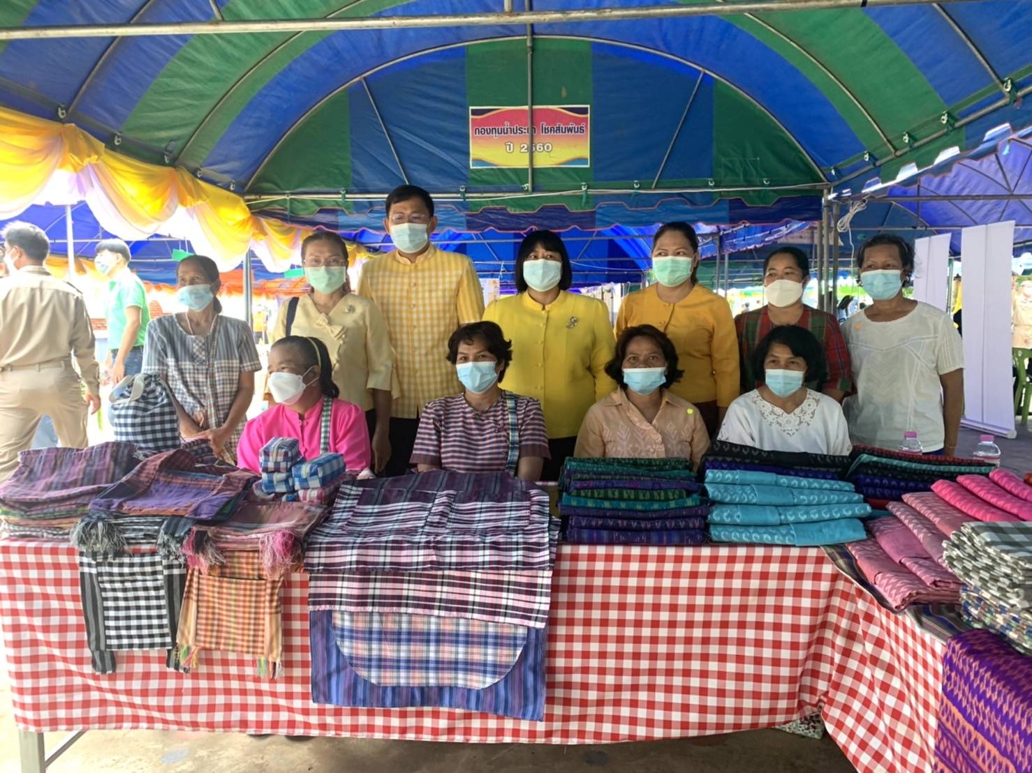 จังหวัดชัยภูมิ มอบทุนอุปการะเด็กตามโครงการกองทุนพัฒนาเด็กชนบทฯ จังหวัดชัยภูมิ จำนวน 214 ทุน ๆ ละ 1,200 บาท เป็นเงิน 256,800 บาท