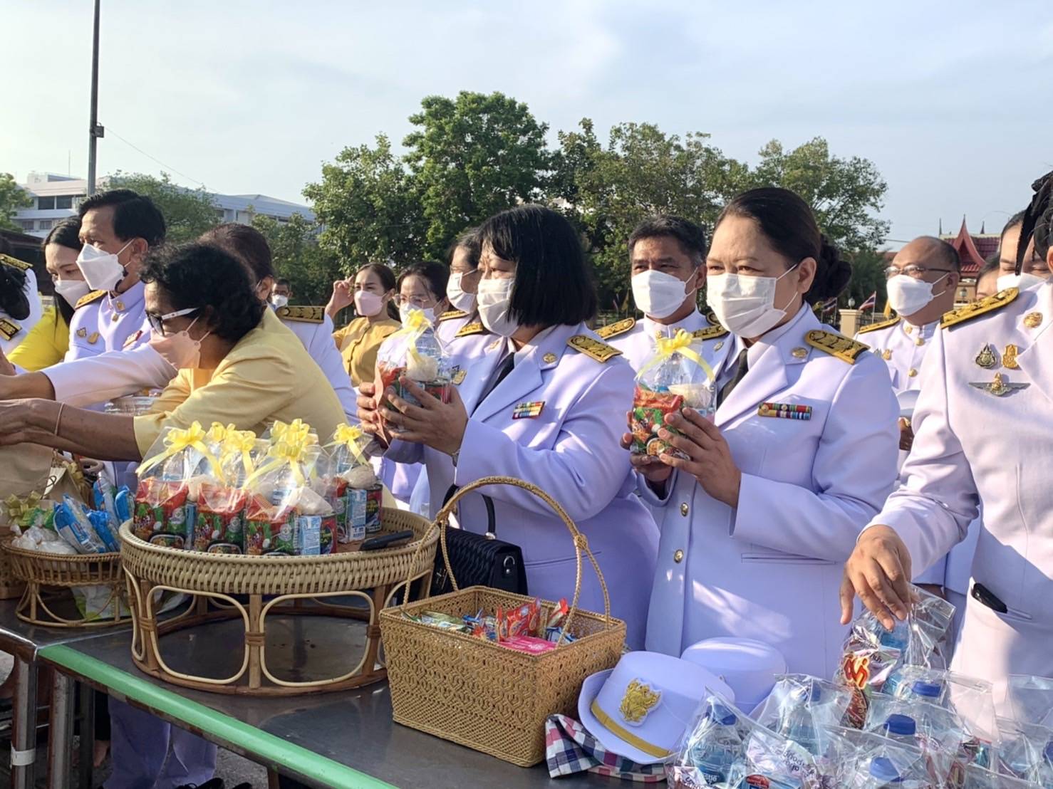 #พช_ชัยภูมิ ร่วมพิธีทำบุญตักบาตรถวายพระราชกุศล และพิธีถวายสัตย์ปฏิญาณเพื่อเป็นข้าราชการที่ดีและพลังของแผ่นดิน เนื่องในโอกาสวันเฉลิมพระชนมพรรษา วันที่ 28 กรกฎาคม 2565 