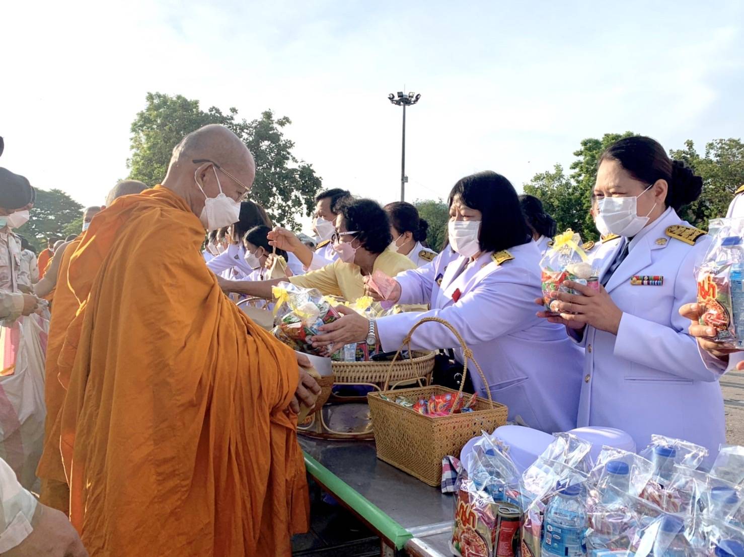 #พช_ชัยภูมิ ร่วมพิธีทำบุญตักบาตรถวายพระราชกุศล และพิธีถวายสัตย์ปฏิญาณเพื่อเป็นข้าราชการที่ดีและพลังของแผ่นดิน เนื่องในโอกาสวันเฉลิมพระชนมพรรษา วันที่ 28 กรกฎาคม 2565 