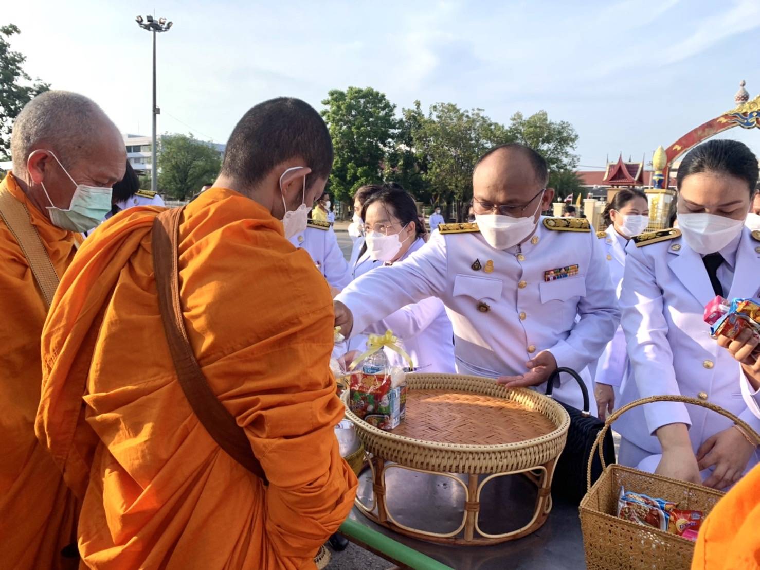 #พช_ชัยภูมิ ร่วมพิธีทำบุญตักบาตรถวายพระราชกุศล และพิธีถวายสัตย์ปฏิญาณเพื่อเป็นข้าราชการที่ดีและพลังของแผ่นดิน เนื่องในโอกาสวันเฉลิมพระชนมพรรษา วันที่ 28 กรกฎาคม 2565 