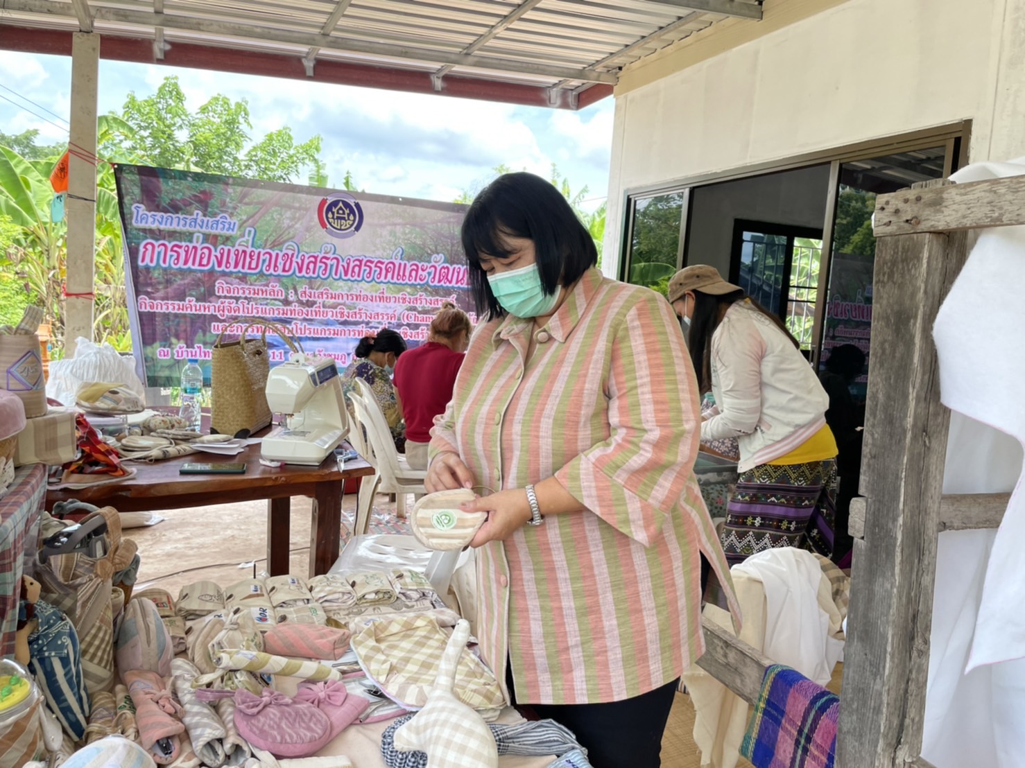 #พช_ชัยภูมิ ส่งเสริมสนับสนุนการพัฒนาผลิตภัณฑ์ของฝากของที่ระลึก ชุมชนท่องเที่ยว OTOP นวัตวิถี บ้านไทรงาม หมู่ที่ 11 ต.วังชมภู อ.หนองบัวแดง จ.ชัยภูมิ