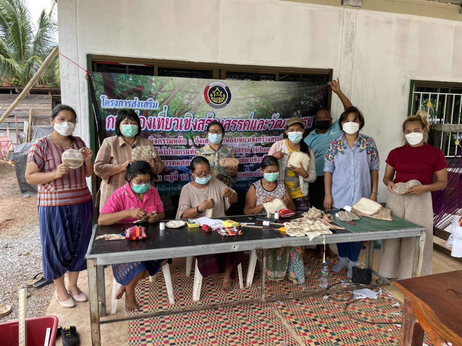 #พช_ชัยภูมิ ส่งเสริมสนับสนุนการพัฒนาผลิตภัณฑ์ของฝากของที่ระลึก ชุมชนท่องเที่ยว OTOP นวัตวิถี บ้านไทรงาม หมู่ที่ 11 ต.วังชมภู อ.หนองบัวแดง จ.ชัยภูมิ