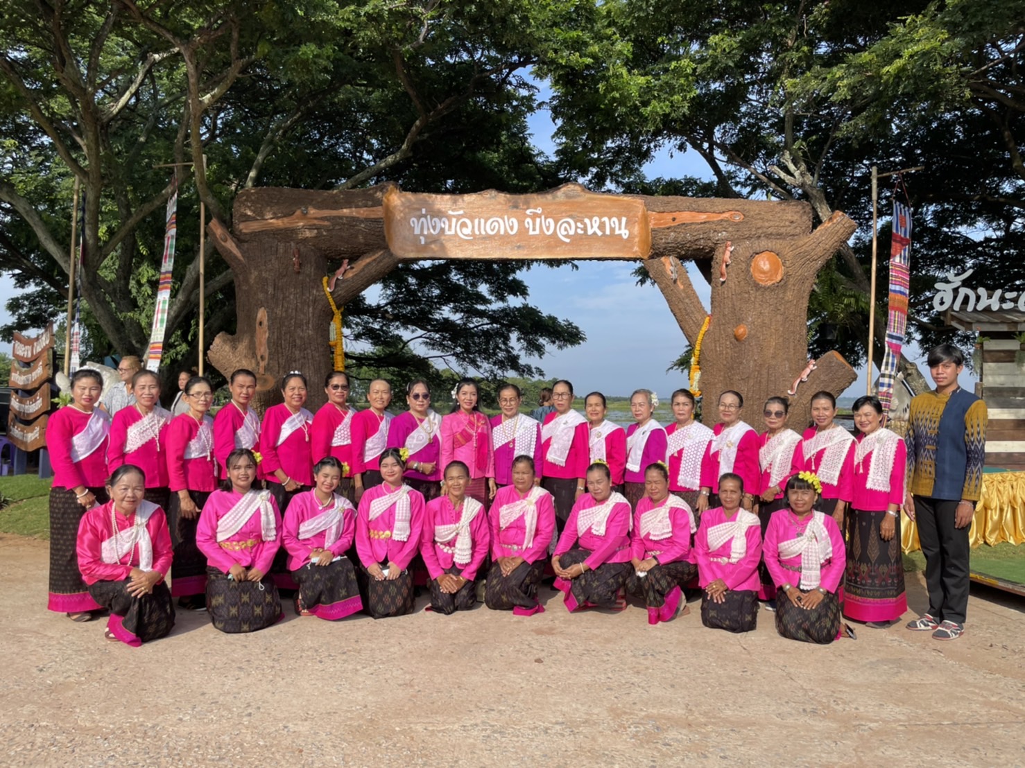 #พช_ชัยภูมิ ร่วมพิธีเปิดเทศกาลท่องเที่ยวบึงละหาน เทศกาลดูนก ชมเกาะ เลาะทุ่งบัวแดง (จุดชมวิวบึงละหาน บ้านดอนละนาม)