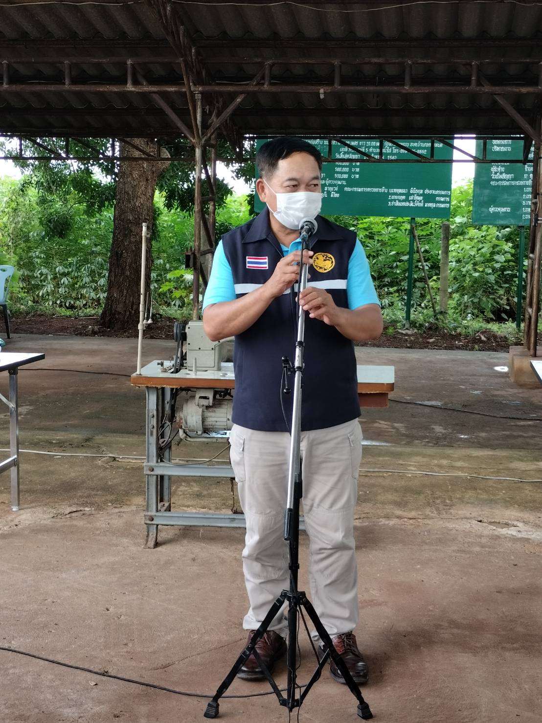 #พช_ชัยภูมิ ร่วมกิจกรรมการสนับสนุนและตรวจติดตามการดำเนินงาน 1 ครัวเรือน 1 ตำบล ต้นแบบ และมอบเงินสนับสนุนจากกองทุนถวายช้างแด่เจ้าพ่อพญาแลเพื่อใช้ในการขับเคลื่อนนโยบายการขจัดความยากจนและพัฒนาคนทุกช่วงวัยอย่างยั่งยืนตามหลักปรัชญาของเศรษฐกิจพอเพียงในพื้นที่อำเภอจัตุรัส