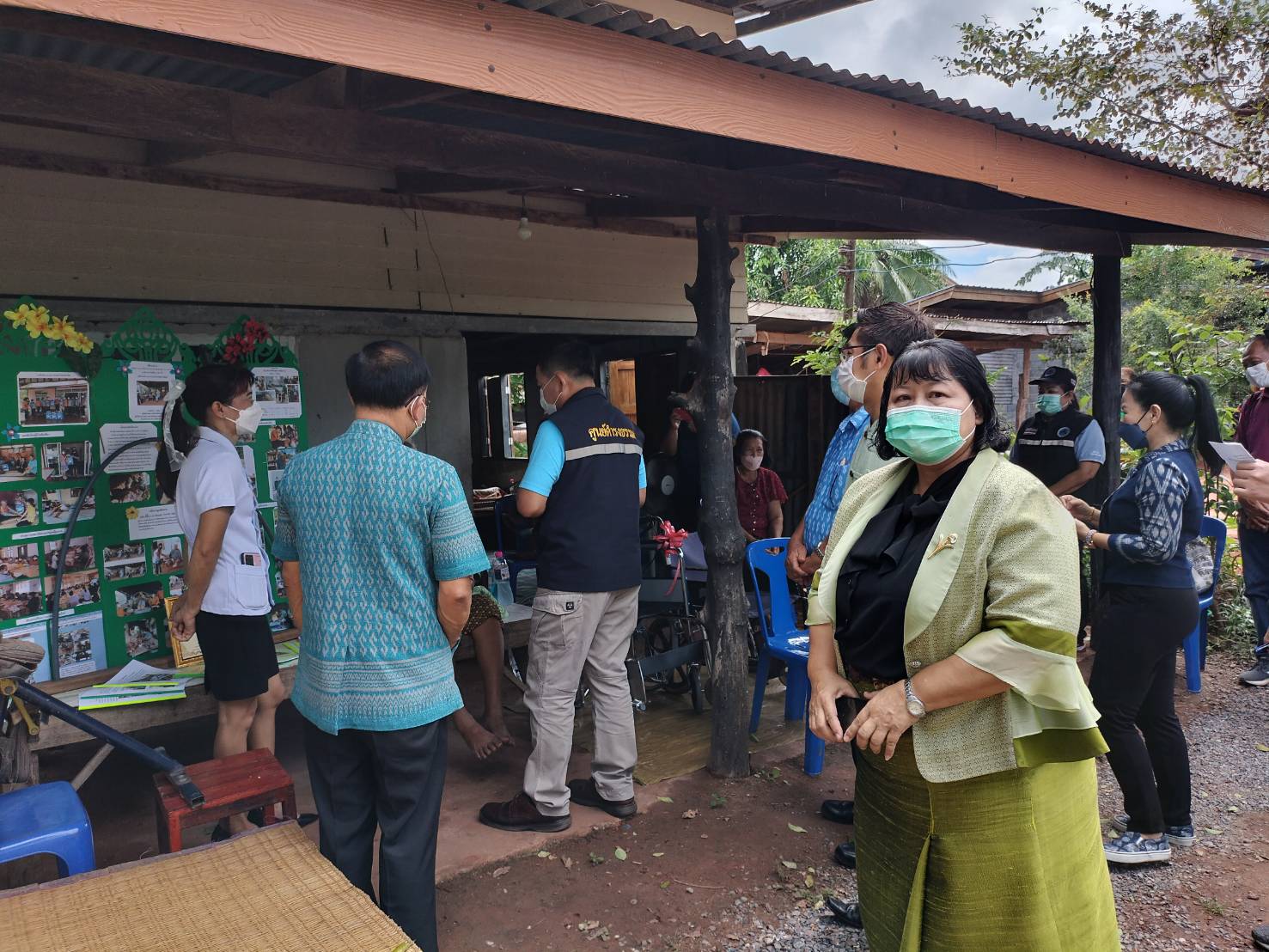 #พช_ชัยภูมิ ร่วมกิจกรรมการสนับสนุนและตรวจติดตามการดำเนินงาน 1 ครัวเรือน 1 ตำบล ต้นแบบ และมอบเงินสนับสนุนจากกองทุนถวายช้างแด่เจ้าพ่อพญาแลเพื่อใช้ในการขับเคลื่อนนโยบายการขจัดความยากจนและพัฒนาคนทุกช่วงวัยอย่างยั่งยืนตามหลักปรัชญาของเศรษฐกิจพอเพียงในพื้นที่อำเภอจัตุรัส