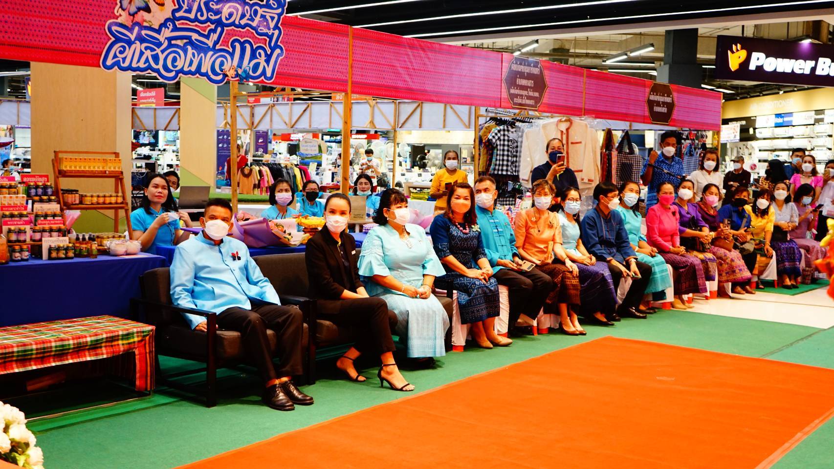 ???พช.ชัยภูมิ ร่วมกับ คณะกรรมการพัฒนาสตรีจังหวัดชัยภูมิ จัดกิจกรรมสืบสาน อนุรักษ์ผ้าถิ่นไทยชัยภูมิ เนื่องในวันสตรีไทย 1 สิงหาคม ???