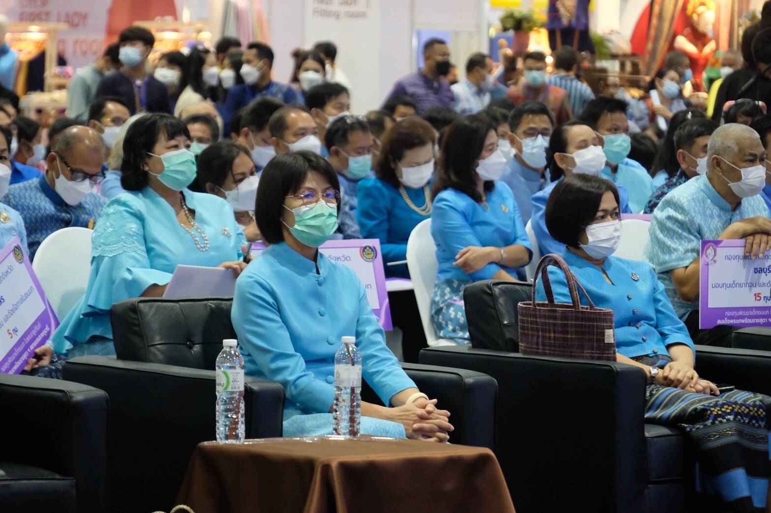 #พช_ชัยภูมิ ร่วมพิธีรับมอบป้ายการมอบทุนอุปการะเด็กยากจนและด้อยโอกาส กองทุนพัฒนาเด็กชนบท ในพระราชูปถัมภ์สมเด็จพระเทพรัตนราชสุดาฯ สยามบรมราชกุมารี