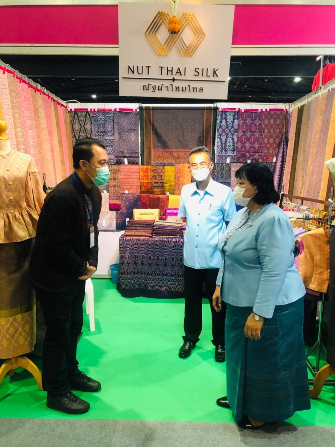 ❇️❇️พช.ชัยภูมิ ร่วมพิธีเปิดงาน otop ศิลปาชีพประทีปไทย otop ก้าวไกลด้วยพระบารมี ??