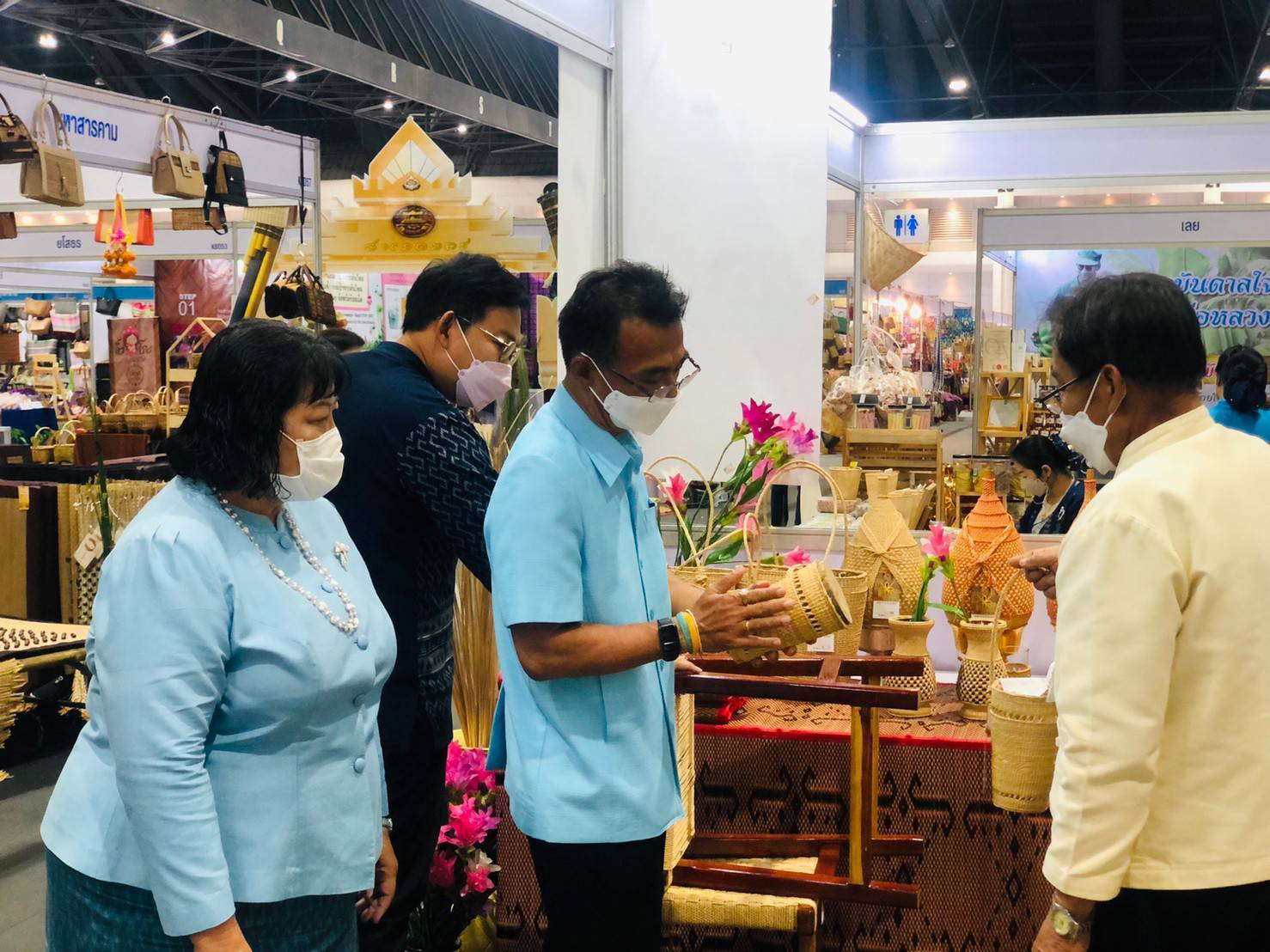 ❇️❇️พช.ชัยภูมิ ร่วมพิธีเปิดงาน otop ศิลปาชีพประทีปไทย otop ก้าวไกลด้วยพระบารมี ??