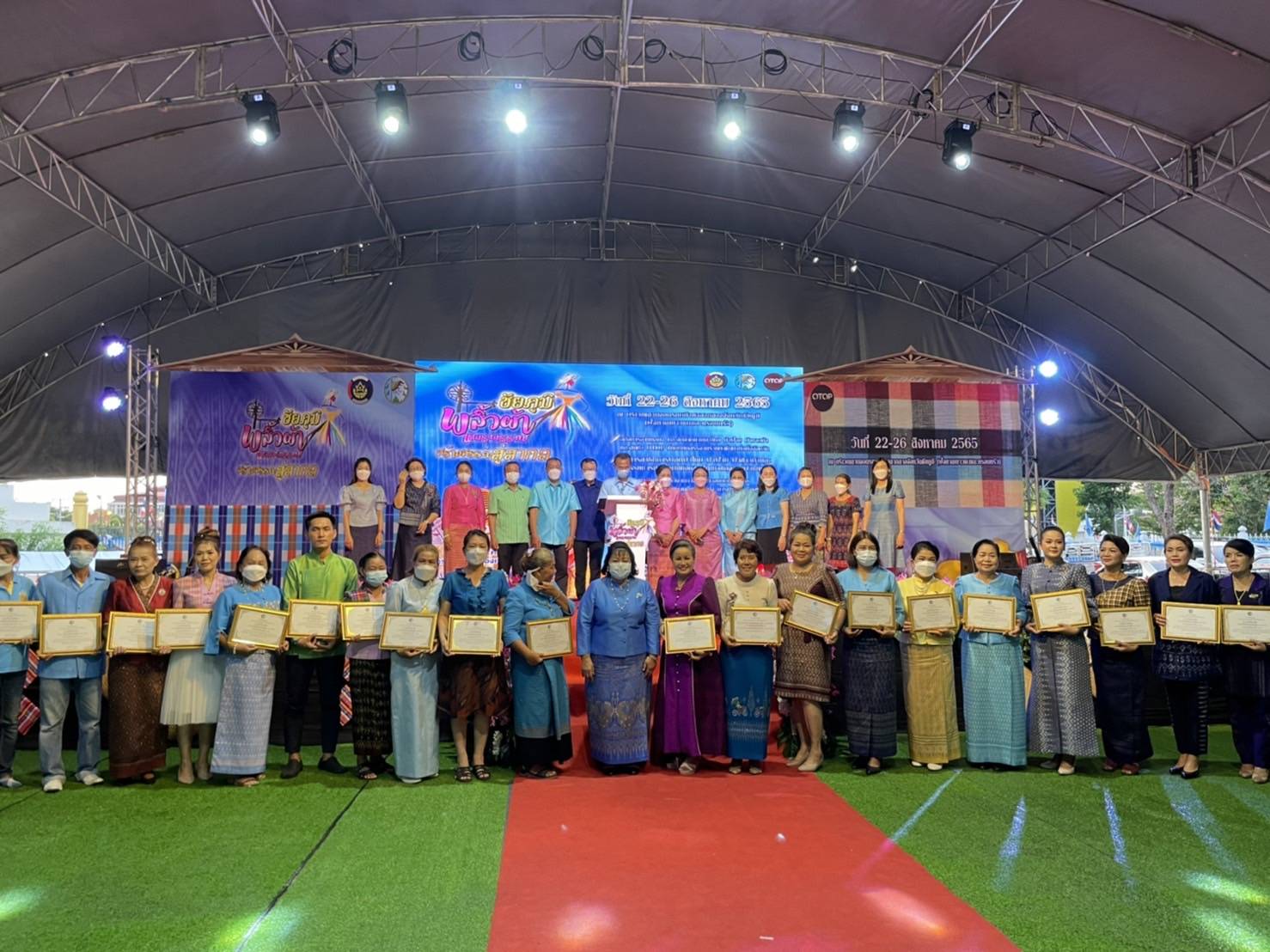 #พช_ชัยภูมิ จัดงาน “ชัยภูมิพลิ้วผ้าแพรพรรณ สร้างสรรค์สู่สากล” กิจกรรมจัดแสดง จำหน่ายสินค้า และแสดงแฟชั่นโชว์ ตามโครงการพัฒนาการแปรรูปสินค้าเกษตรเพื่อให้ได้มาตรฐาน (งบพัฒนาจังหวัด)