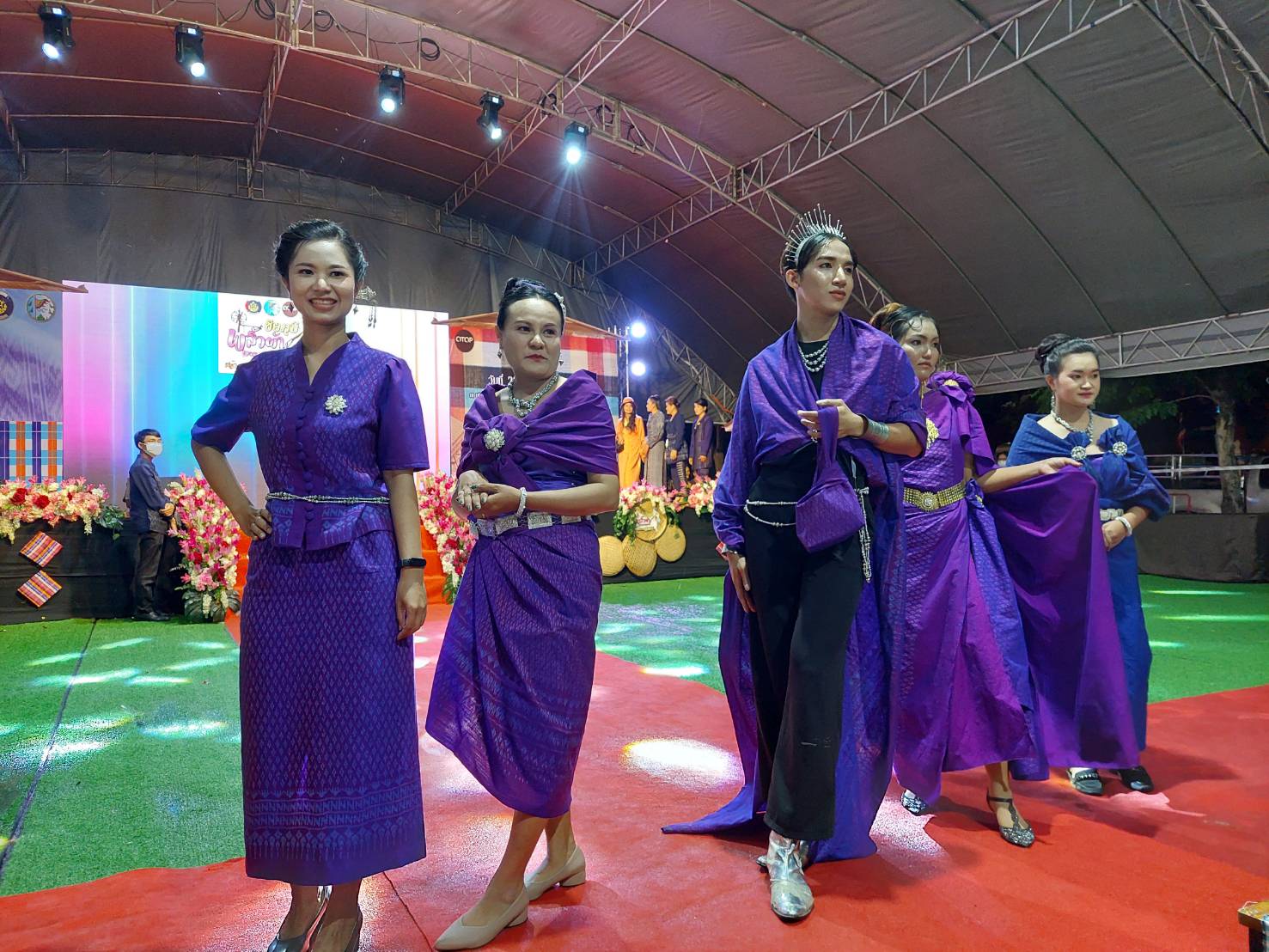 #พช_ชัยภูมิ จัดงาน “ชัยภูมิพลิ้วผ้าแพรพรรณ สร้างสรรค์สู่สากล” กิจกรรมจัดแสดง จำหน่ายสินค้า และแสดงแฟชั่นโชว์ ตามโครงการพัฒนาการแปรรูปสินค้าเกษตรเพื่อให้ได้มาตรฐาน (งบพัฒนาจังหวัด)
