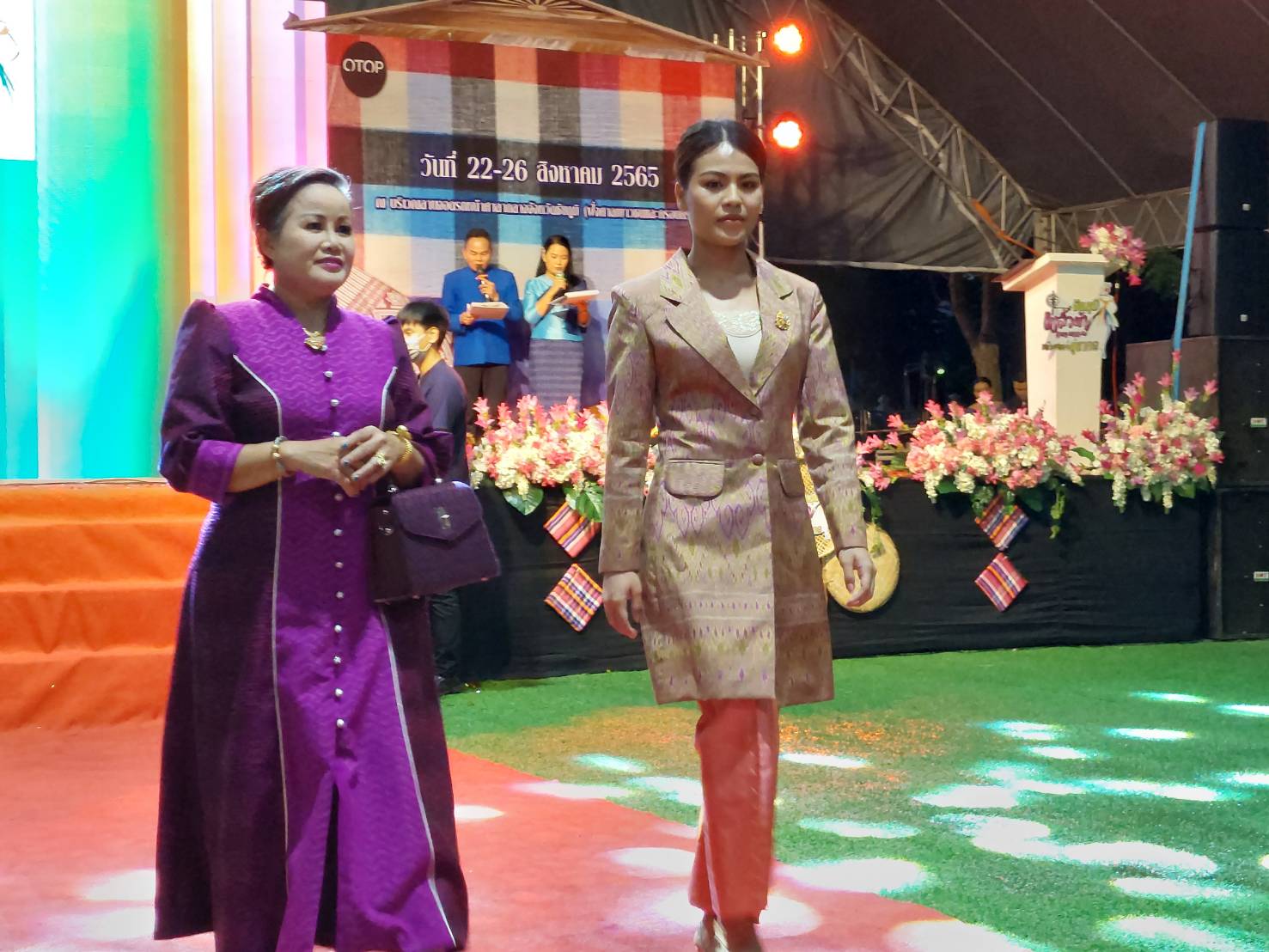 #พช_ชัยภูมิ จัดงาน “ชัยภูมิพลิ้วผ้าแพรพรรณ สร้างสรรค์สู่สากล” กิจกรรมจัดแสดง จำหน่ายสินค้า และแสดงแฟชั่นโชว์ ตามโครงการพัฒนาการแปรรูปสินค้าเกษตรเพื่อให้ได้มาตรฐาน (งบพัฒนาจังหวัด)