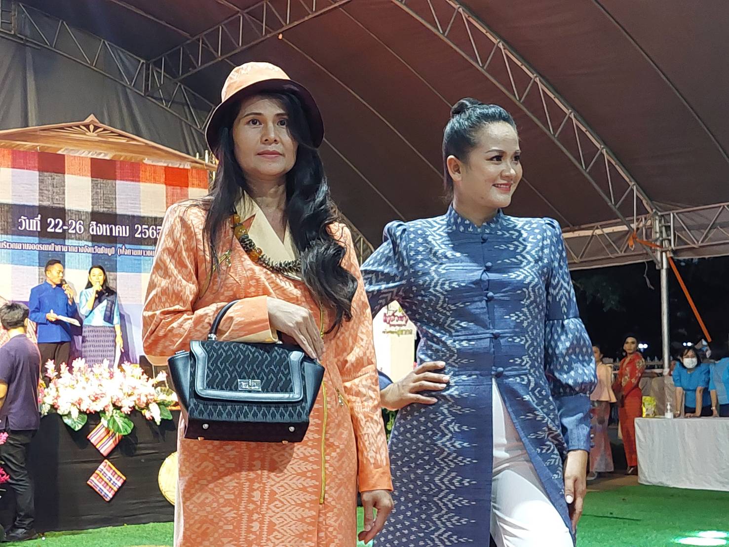 #พช_ชัยภูมิ จัดงาน “ชัยภูมิพลิ้วผ้าแพรพรรณ สร้างสรรค์สู่สากล” กิจกรรมจัดแสดง จำหน่ายสินค้า และแสดงแฟชั่นโชว์ ตามโครงการพัฒนาการแปรรูปสินค้าเกษตรเพื่อให้ได้มาตรฐาน (งบพัฒนาจังหวัด)