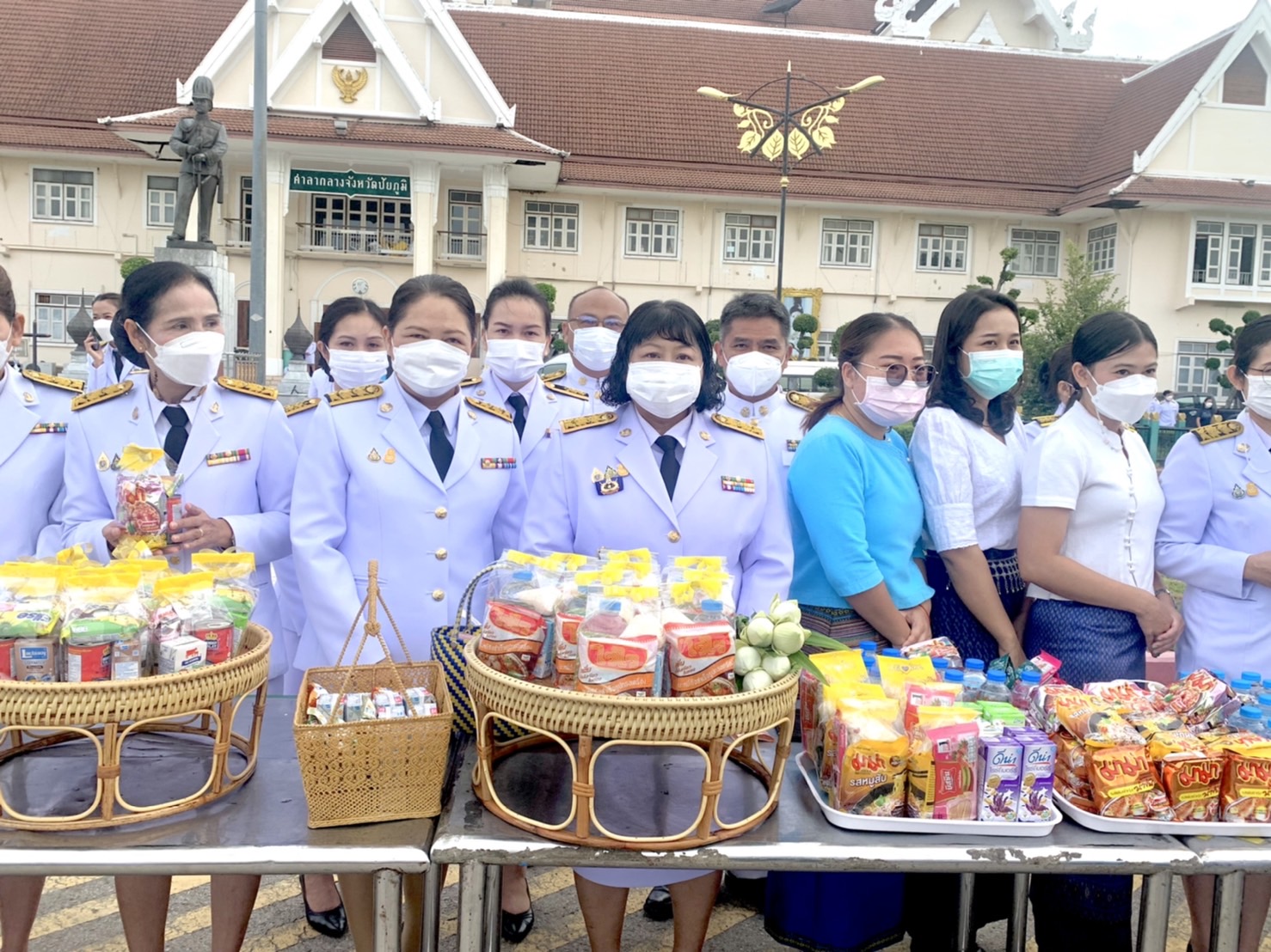 # พช_ชัยภูมิ ร่วมพิธีทำบุญตักบาตรถวายพระราชกุศล เฉลิมพระเกียรติสมเด็จพระนางเจ้าสิริกิติ์ พระบรมราชินีนาถ พระบรมราชชนนีพันปีหลวง เนื่องในโอกาสมหามงคลเฉลิมพระชนมพรรษา 90 พรรษา 12 สิงหาคม 2565
