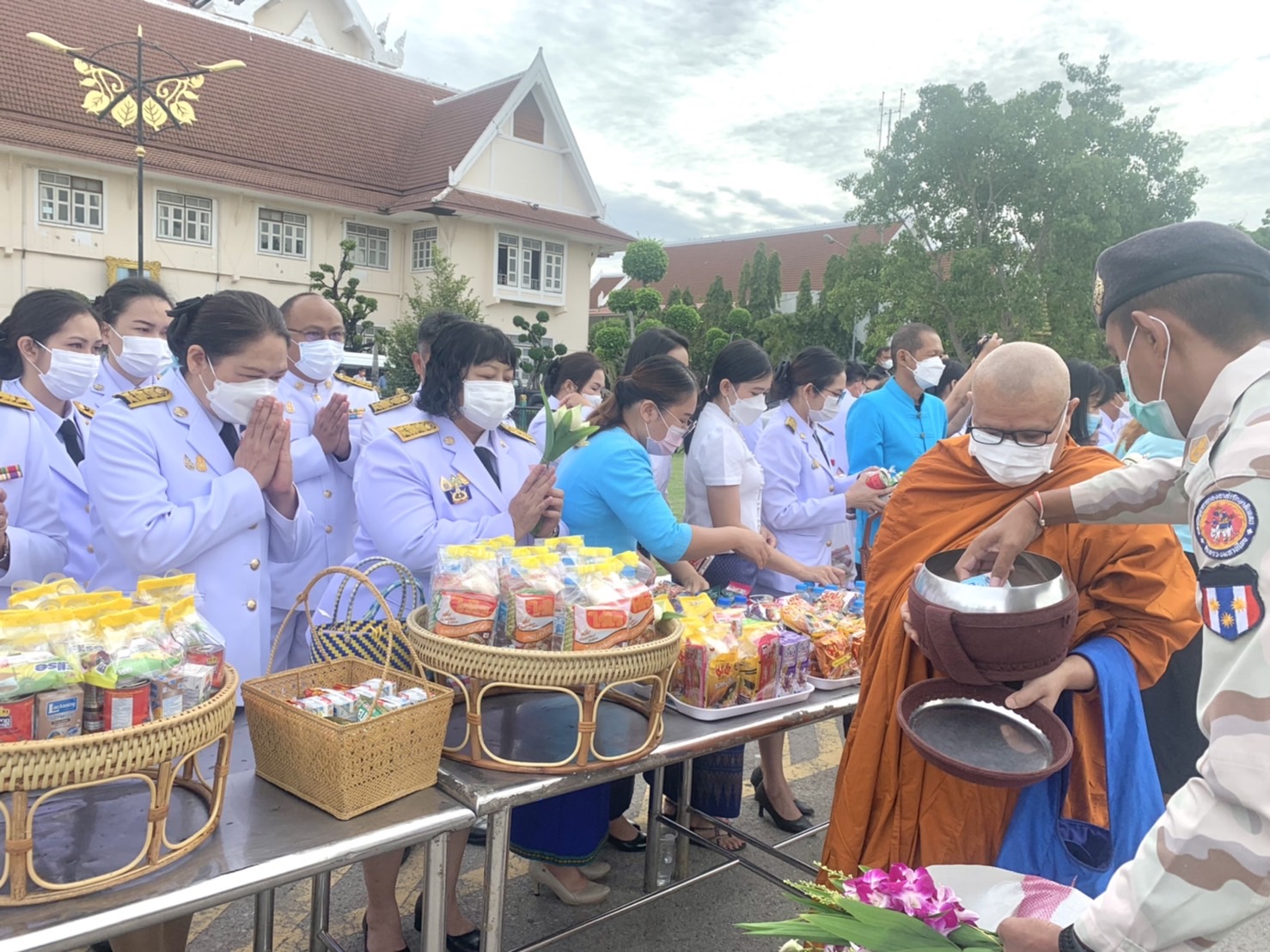 # พช_ชัยภูมิ ร่วมพิธีทำบุญตักบาตรถวายพระราชกุศล เฉลิมพระเกียรติสมเด็จพระนางเจ้าสิริกิติ์ พระบรมราชินีนาถ พระบรมราชชนนีพันปีหลวง เนื่องในโอกาสมหามงคลเฉลิมพระชนมพรรษา 90 พรรษา 12 สิงหาคม 2565