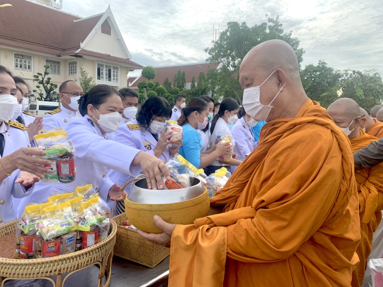 # พช_ชัยภูมิ ร่วมพิธีทำบุญตักบาตรถวายพระราชกุศล เฉลิมพระเกียรติสมเด็จพระนางเจ้าสิริกิติ์ พระบรมราชินีนาถ พระบรมราชชนนีพันปีหลวง เนื่องในโอกาสมหามงคลเฉลิมพระชนมพรรษา 90 พรรษา 12 สิงหาคม 2565