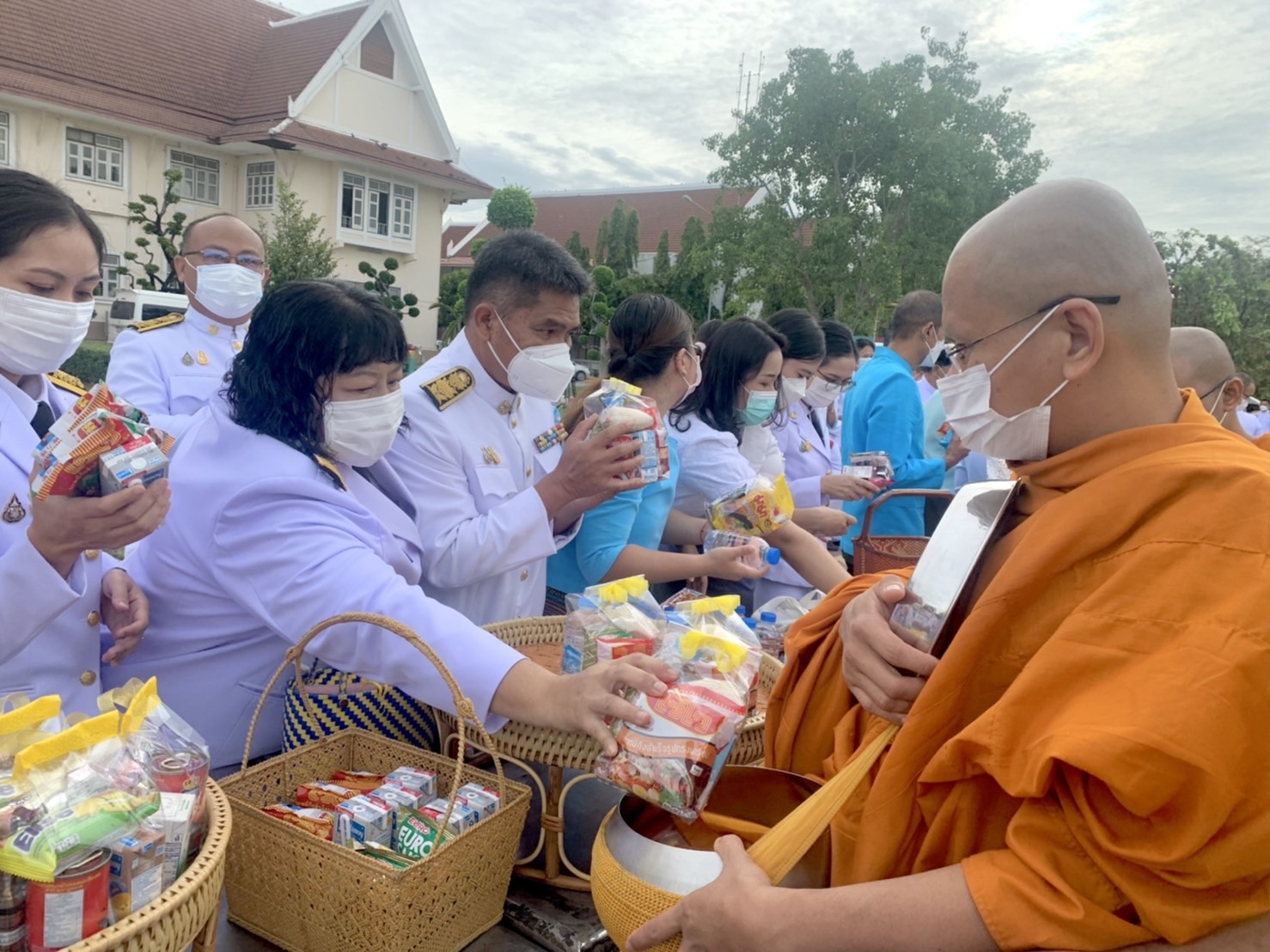 # พช_ชัยภูมิ ร่วมพิธีทำบุญตักบาตรถวายพระราชกุศล เฉลิมพระเกียรติสมเด็จพระนางเจ้าสิริกิติ์ พระบรมราชินีนาถ พระบรมราชชนนีพันปีหลวง เนื่องในโอกาสมหามงคลเฉลิมพระชนมพรรษา 90 พรรษา 12 สิงหาคม 2565