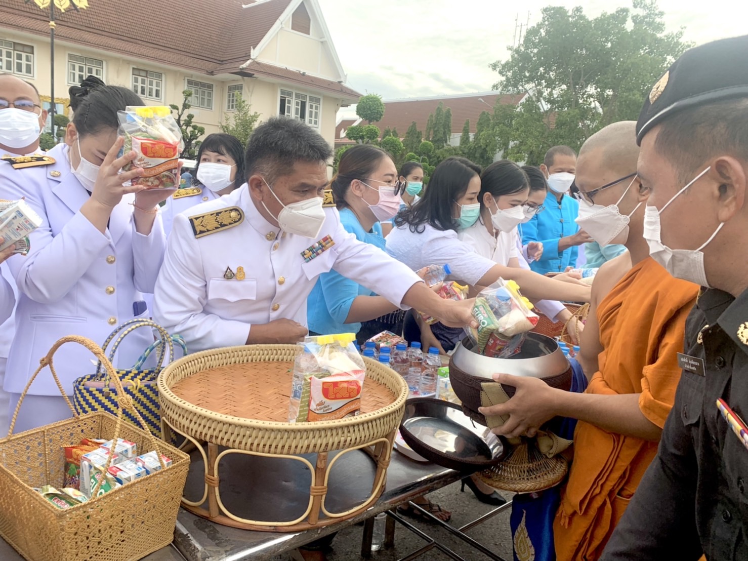 # พช_ชัยภูมิ ร่วมพิธีทำบุญตักบาตรถวายพระราชกุศล เฉลิมพระเกียรติสมเด็จพระนางเจ้าสิริกิติ์ พระบรมราชินีนาถ พระบรมราชชนนีพันปีหลวง เนื่องในโอกาสมหามงคลเฉลิมพระชนมพรรษา 90 พรรษา 12 สิงหาคม 2565