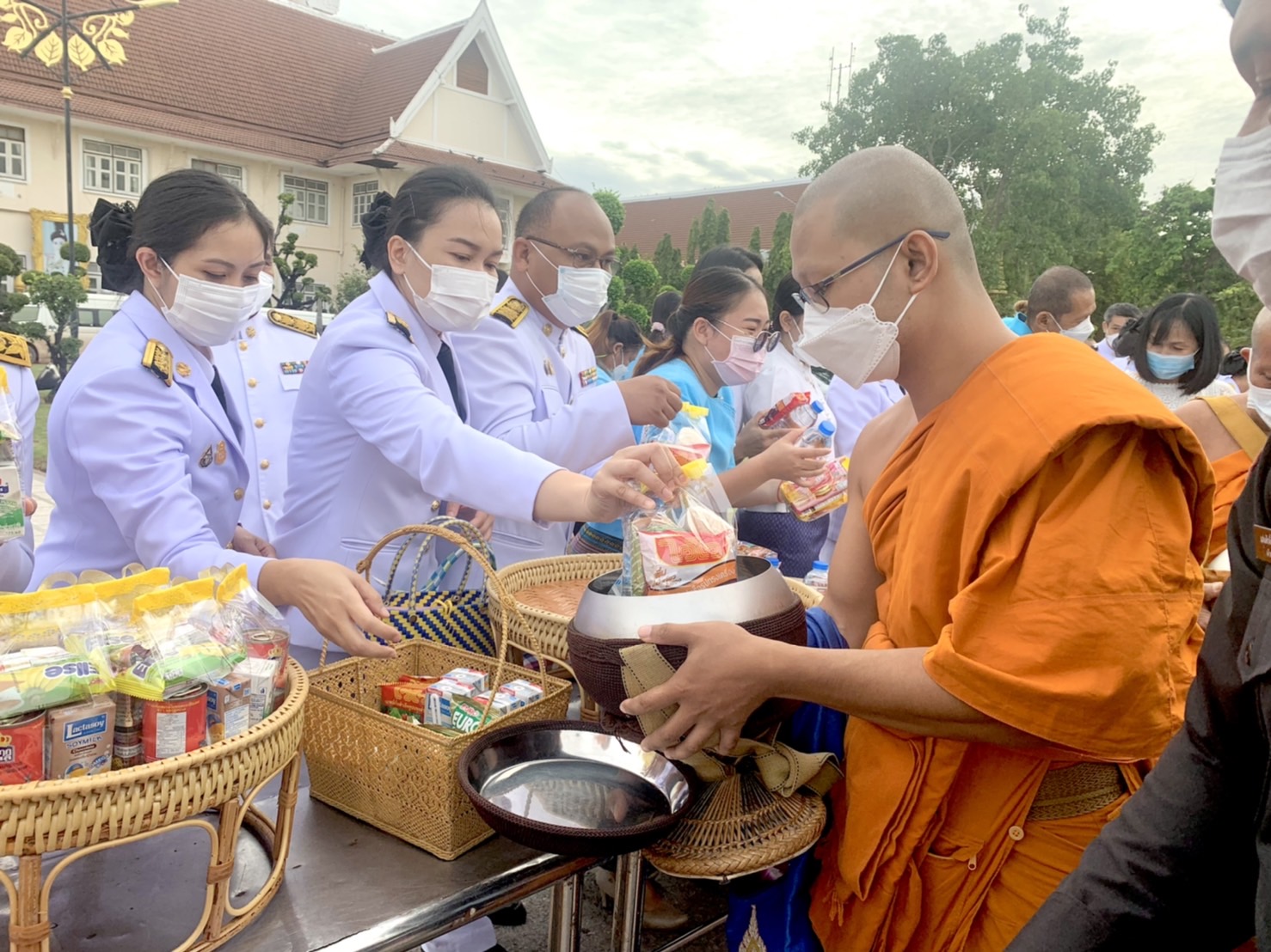# พช_ชัยภูมิ ร่วมพิธีทำบุญตักบาตรถวายพระราชกุศล เฉลิมพระเกียรติสมเด็จพระนางเจ้าสิริกิติ์ พระบรมราชินีนาถ พระบรมราชชนนีพันปีหลวง เนื่องในโอกาสมหามงคลเฉลิมพระชนมพรรษา 90 พรรษา 12 สิงหาคม 2565
