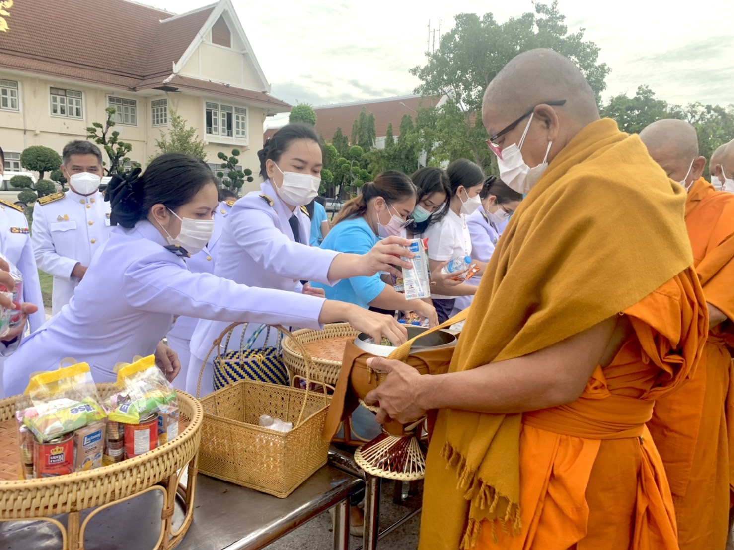 # พช_ชัยภูมิ ร่วมพิธีทำบุญตักบาตรถวายพระราชกุศล เฉลิมพระเกียรติสมเด็จพระนางเจ้าสิริกิติ์ พระบรมราชินีนาถ พระบรมราชชนนีพันปีหลวง เนื่องในโอกาสมหามงคลเฉลิมพระชนมพรรษา 90 พรรษา 12 สิงหาคม 2565