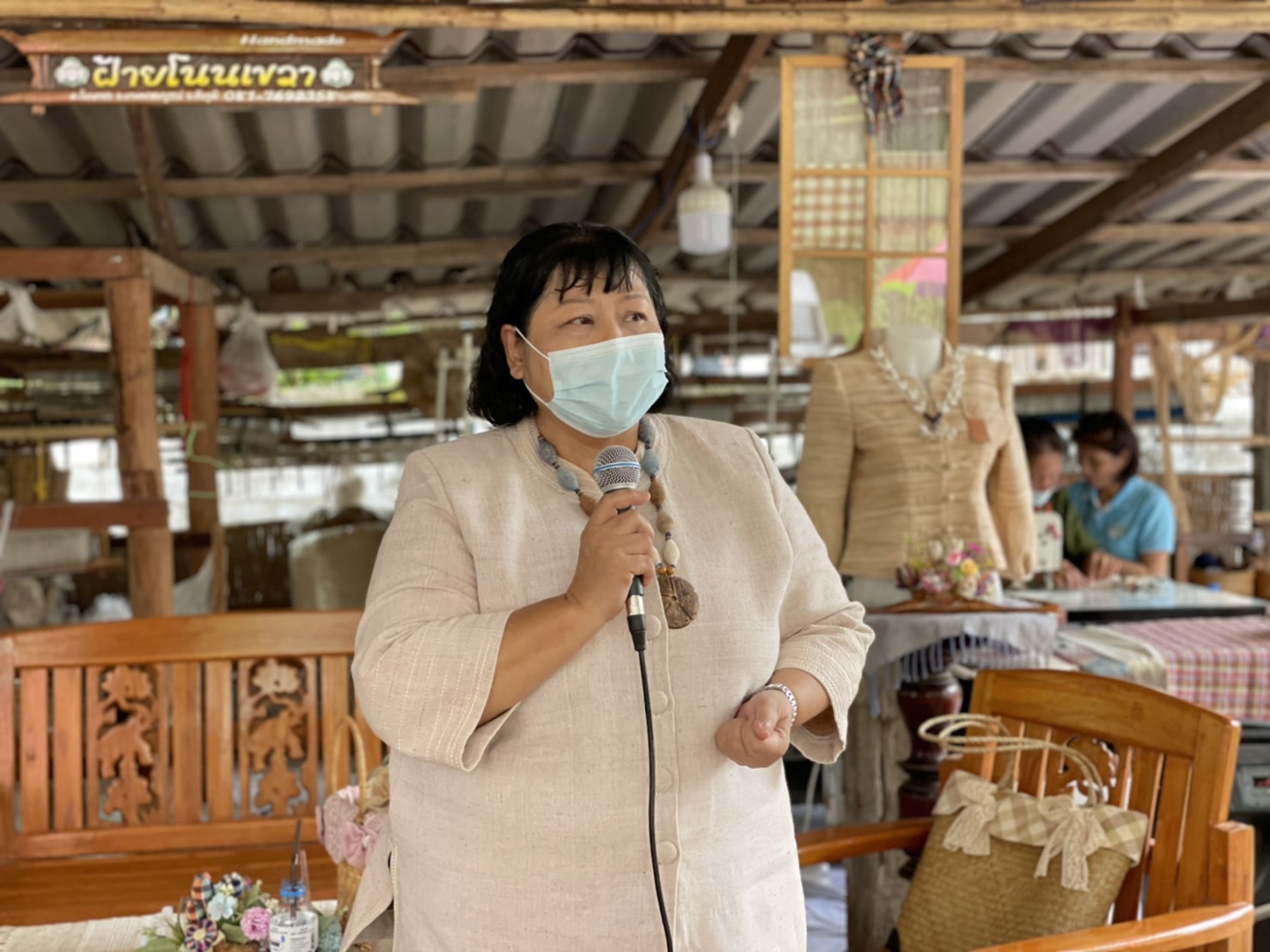 #พช_ชัยภูมิ นำคณะกรรมการธรรมมาภิบาลจังหวัดชัยภูมิ ติดตามการดำเนินงานโครงการพัฒนาการแปรรูปสินค้าเกษตรเพื่อให้ได้มาตรฐาน กิจกรรมที่ 3 การพัฒนาศักยภาพกลุ่มผู้ผลิต ผู้ประกอบการ OTOP ประเภทผ้า (ผ้าไหม ผ้าฝ้าย และผ้าขาวม้า) (งบพัฒนาจังหวัด)