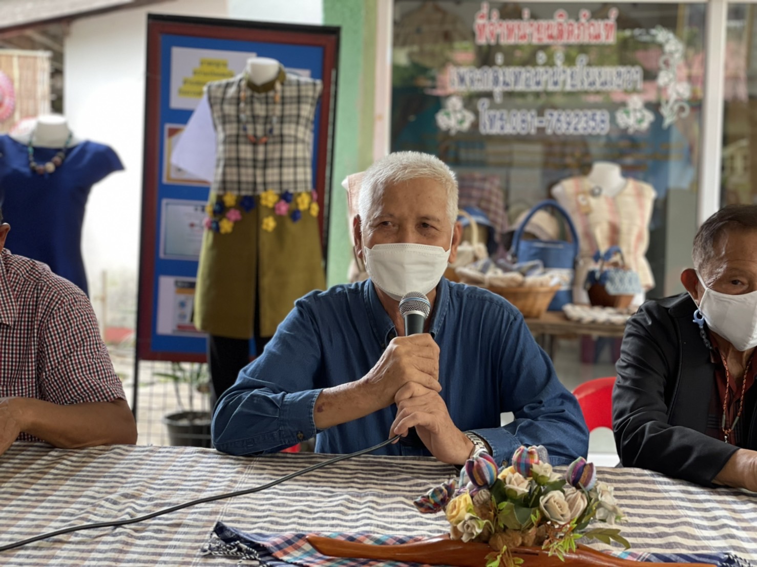 #พช_ชัยภูมิ นำคณะกรรมการธรรมมาภิบาลจังหวัดชัยภูมิ ติดตามการดำเนินงานโครงการพัฒนาการแปรรูปสินค้าเกษตรเพื่อให้ได้มาตรฐาน กิจกรรมที่ 3 การพัฒนาศักยภาพกลุ่มผู้ผลิต ผู้ประกอบการ OTOP ประเภทผ้า (ผ้าไหม ผ้าฝ้าย และผ้าขาวม้า) (งบพัฒนาจังหวัด)