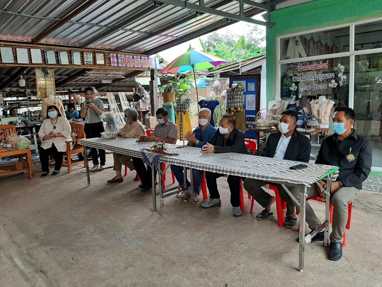 #พช_ชัยภูมิ นำคณะกรรมการธรรมมาภิบาลจังหวัดชัยภูมิ ติดตามการดำเนินงานโครงการพัฒนาการแปรรูปสินค้าเกษตรเพื่อให้ได้มาตรฐาน กิจกรรมที่ 3 การพัฒนาศักยภาพกลุ่มผู้ผลิต ผู้ประกอบการ OTOP ประเภทผ้า (ผ้าไหม ผ้าฝ้าย และผ้าขาวม้า) (งบพัฒนาจังหวัด)