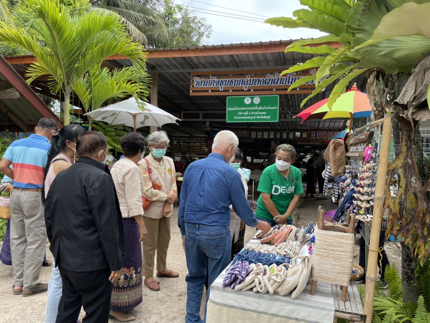 #พช_ชัยภูมิ นำคณะกรรมการธรรมมาภิบาลจังหวัดชัยภูมิ ติดตามการดำเนินงานโครงการพัฒนาการแปรรูปสินค้าเกษตรเพื่อให้ได้มาตรฐาน กิจกรรมที่ 3 การพัฒนาศักยภาพกลุ่มผู้ผลิต ผู้ประกอบการ OTOP ประเภทผ้า (ผ้าไหม ผ้าฝ้าย และผ้าขาวม้า) (งบพัฒนาจังหวัด)