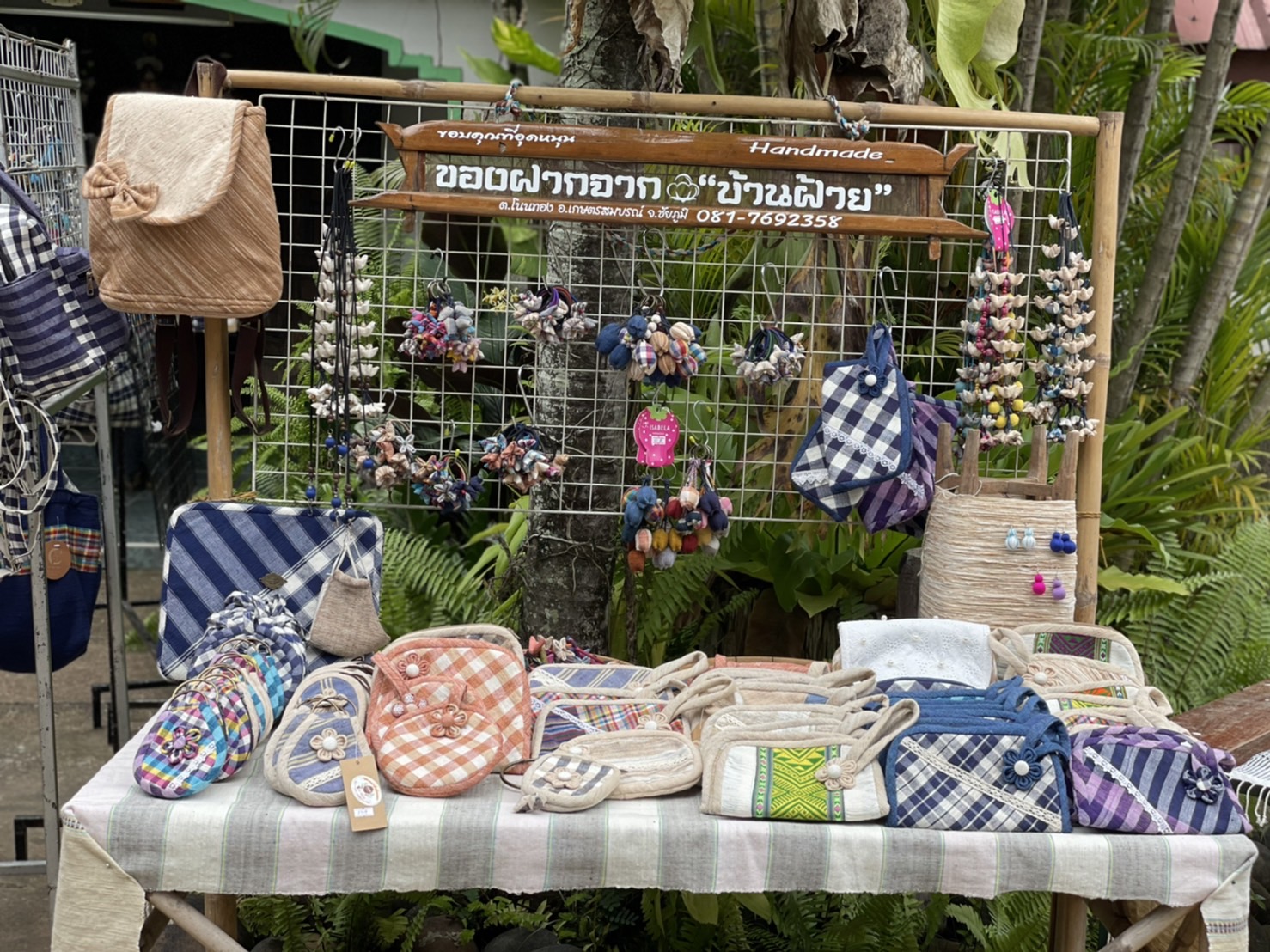 #พช_ชัยภูมิ นำคณะกรรมการธรรมมาภิบาลจังหวัดชัยภูมิ ติดตามการดำเนินงานโครงการพัฒนาการแปรรูปสินค้าเกษตรเพื่อให้ได้มาตรฐาน กิจกรรมที่ 3 การพัฒนาศักยภาพกลุ่มผู้ผลิต ผู้ประกอบการ OTOP ประเภทผ้า (ผ้าไหม ผ้าฝ้าย และผ้าขาวม้า) (งบพัฒนาจังหวัด)