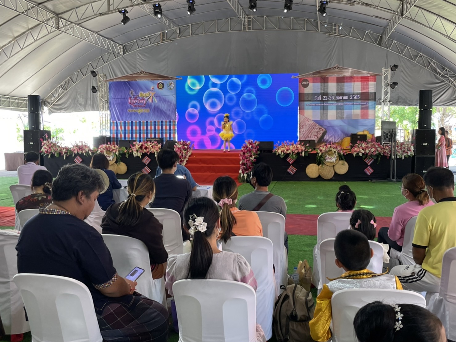 #พช_ชัยภูมิ จัดงาน “ชัยภูมิพลิ้วผ้าแพรพรรณ สร้างสรรค์สู่สากล” กิจกรรมจัดแสดง จำหน่ายสินค้า และแสดงแฟชั่นโชว์ ตามโครงการพัฒนาการแปรรูปสินค้าเกษตรเพื่อให้ได้มาตรฐาน (งบพัฒนาจังหวัด)