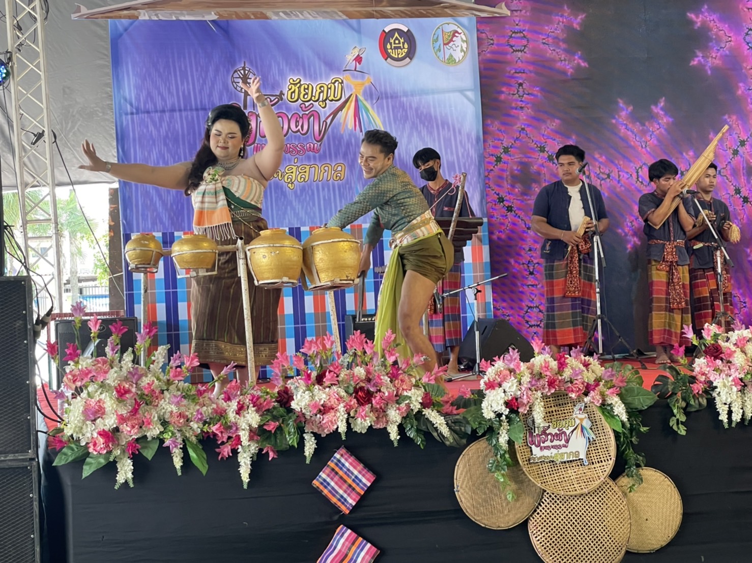 #พช_ชัยภูมิ จัดงาน “ชัยภูมิพลิ้วผ้าแพรพรรณ สร้างสรรค์สู่สากล” กิจกรรมจัดแสดง จำหน่ายสินค้า และแสดงแฟชั่นโชว์ ตามโครงการพัฒนาการแปรรูปสินค้าเกษตรเพื่อให้ได้มาตรฐาน (งบพัฒนาจังหวัด)