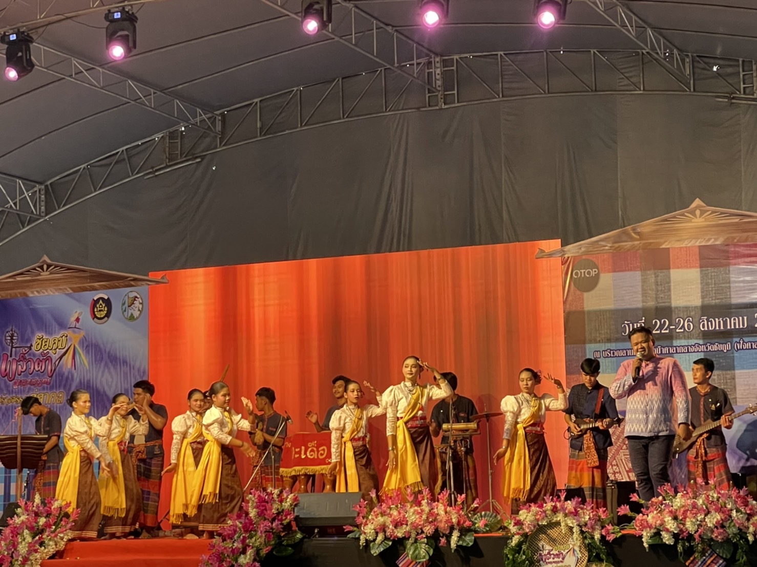 #พช_ชัยภูมิ จัดงาน “ชัยภูมิพลิ้วผ้าแพรพรรณ สร้างสรรค์สู่สากล” กิจกรรมจัดแสดง จำหน่ายสินค้า และแสดงแฟชั่นโชว์ ตามโครงการพัฒนาการแปรรูปสินค้าเกษตรเพื่อให้ได้มาตรฐาน (งบพัฒนาจังหวัด)