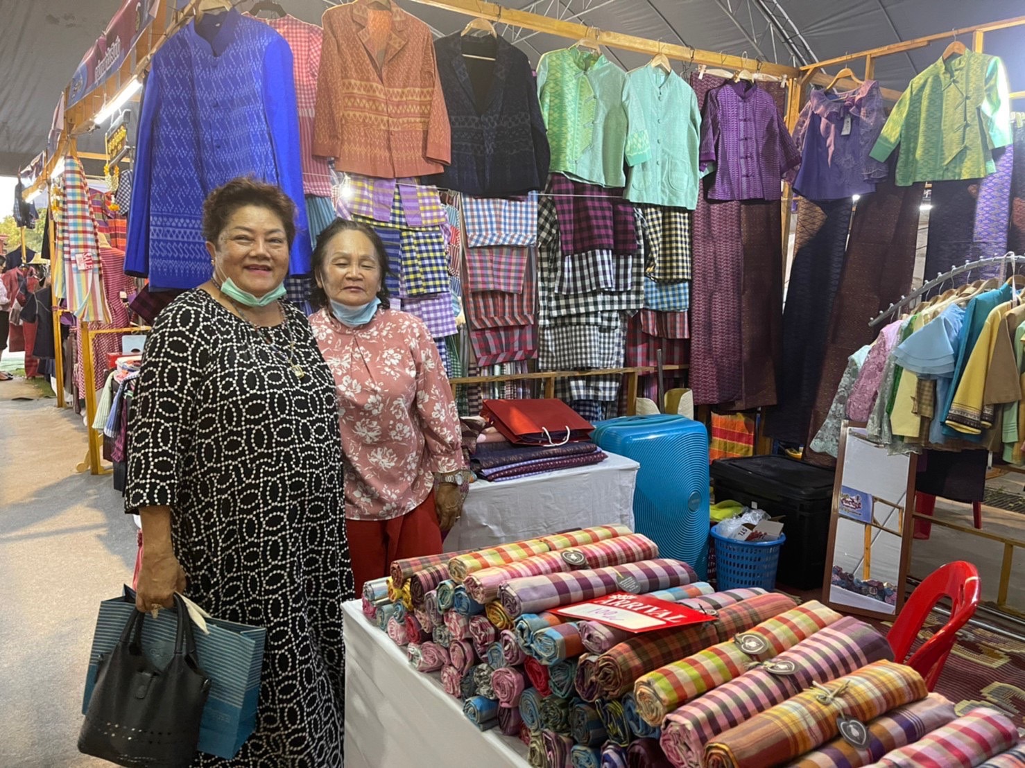 #พช_ชัยภูมิ จัดงาน “ชัยภูมิพลิ้วผ้าแพรพรรณ สร้างสรรค์สู่สากล” กิจกรรมจัดแสดง จำหน่ายสินค้า และแสดงแฟชั่นโชว์ ตามโครงการพัฒนาการแปรรูปสินค้าเกษตรเพื่อให้ได้มาตรฐาน (งบพัฒนาจังหวัด)