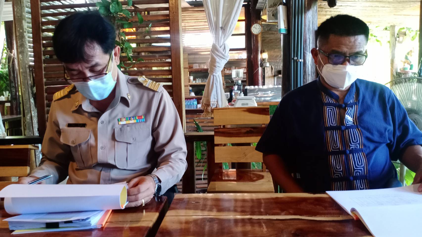 #พช_ชัยภูมิ ติดตามการดำเนินงานตามแผนปฏิบัติงานและแผนการใช้จ่ายงบประมาณ และภารกิจสำคัญของกรมการพัฒนาชุมชน ประจำปีงบประมาณ พ.ศ. 2565 ประกอบด้วยอำเภอหนองบัวแดง และอำเภอคอนสาร