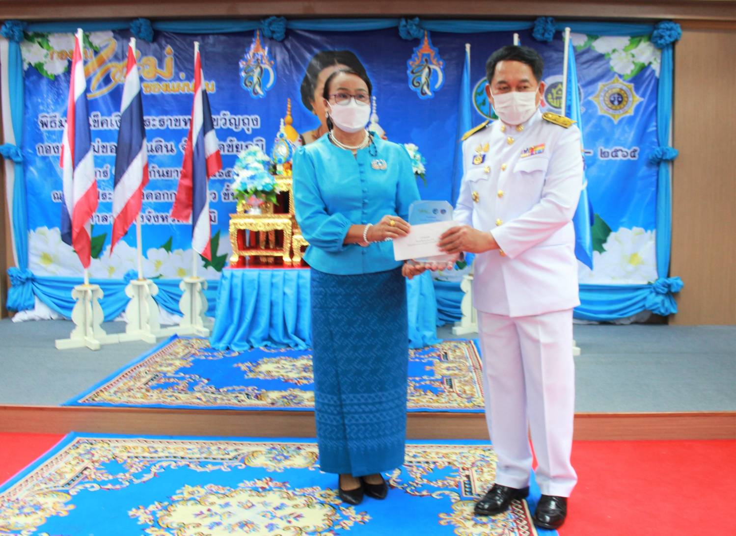 ::> จังหวัดชัยภูมิ จัดพิธีมอบเงินพระราชทานขวัญถุงกองทุนแม่ของแผ่นดิน ประจำปี 2565