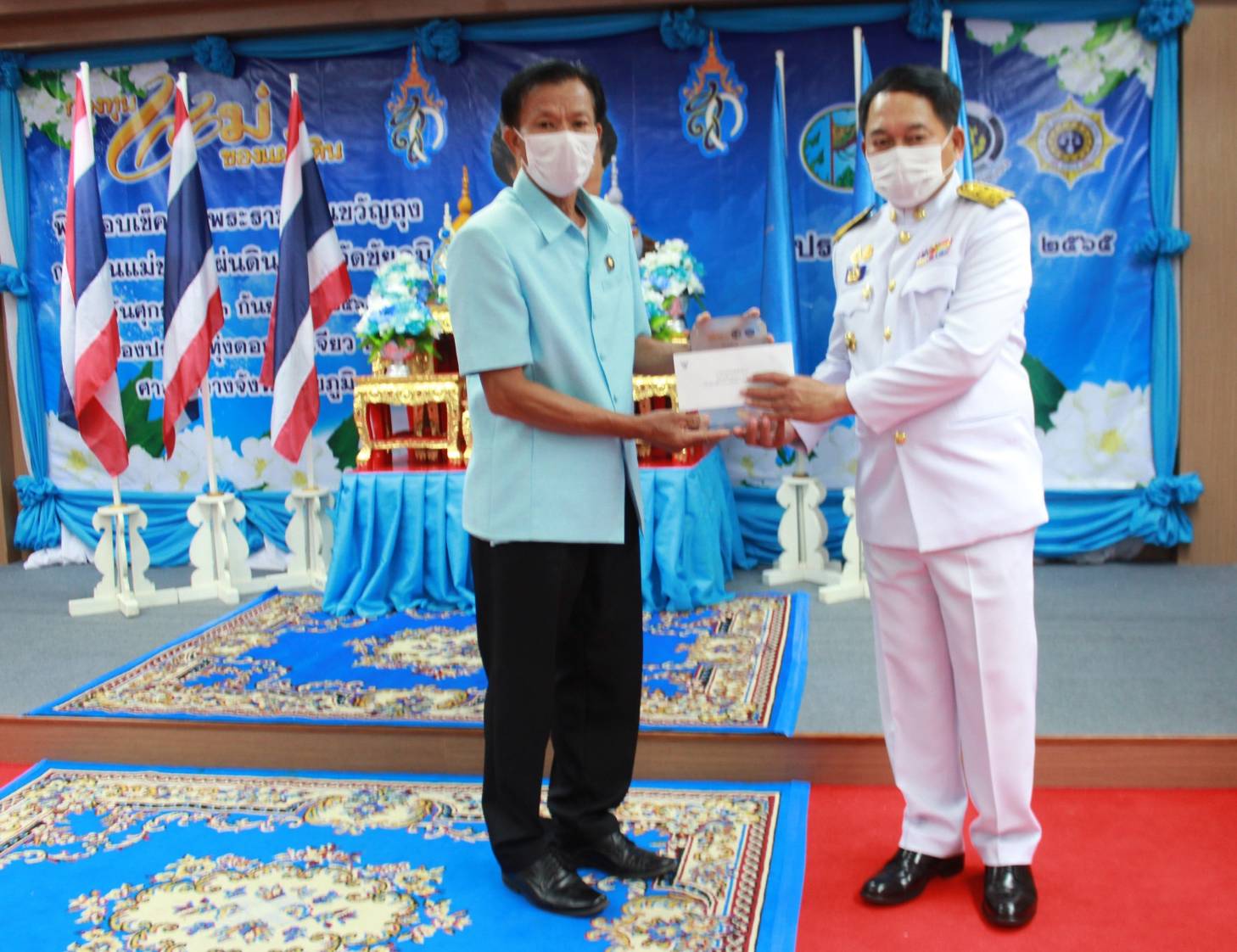 ::> จังหวัดชัยภูมิ จัดพิธีมอบเงินพระราชทานขวัญถุงกองทุนแม่ของแผ่นดิน ประจำปี 2565