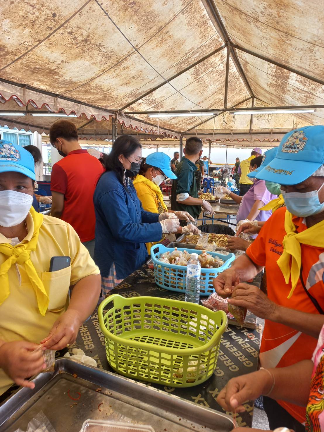 #พช_ชัยภูมิ ร่วมกิจกรรมโรงครัวพระราชทาน มูลนิธิอาสาเพื่อนพึ่ง (ภาฯ) ยามยาก สภากาชาดไทย